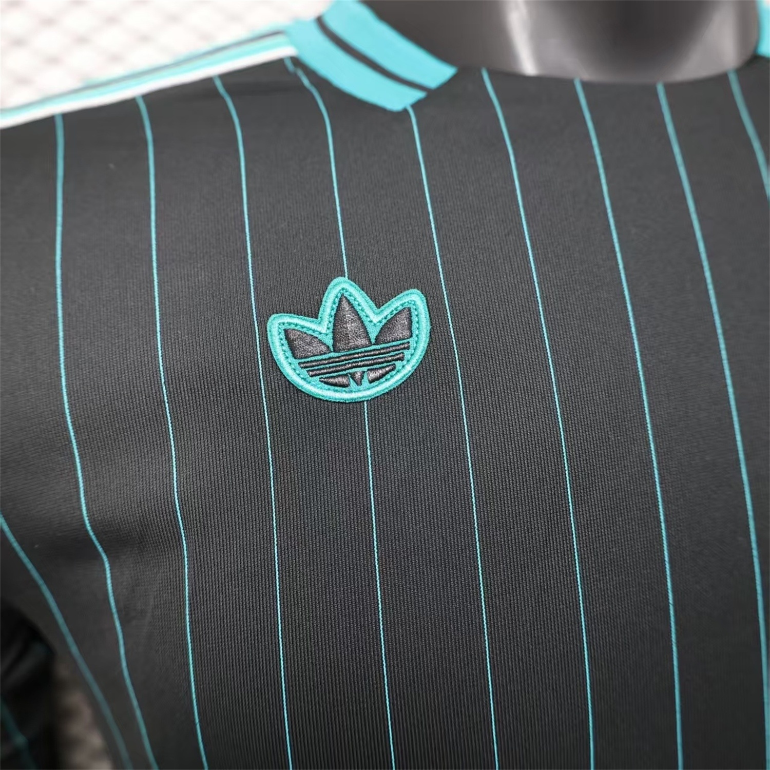 Liver.pool 25-26 Icon Range Travel Special Edition Black Jersey - Player Version - UnitedFutballJersey