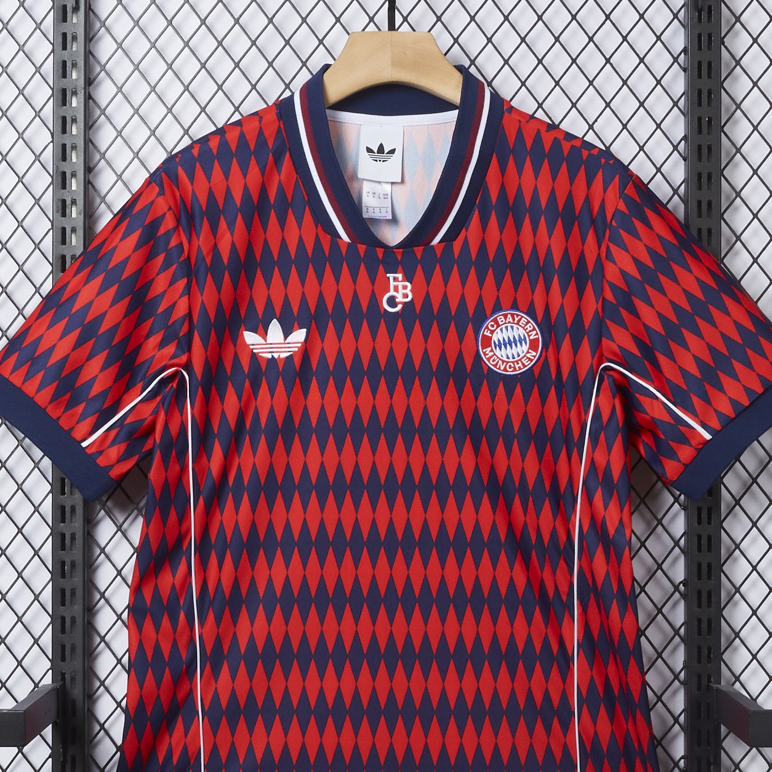 Bayern Munich 25-26 Trefoil Retro Style Red And Deep Blue Jersey - Fans Version - UnitedFutballJersey
