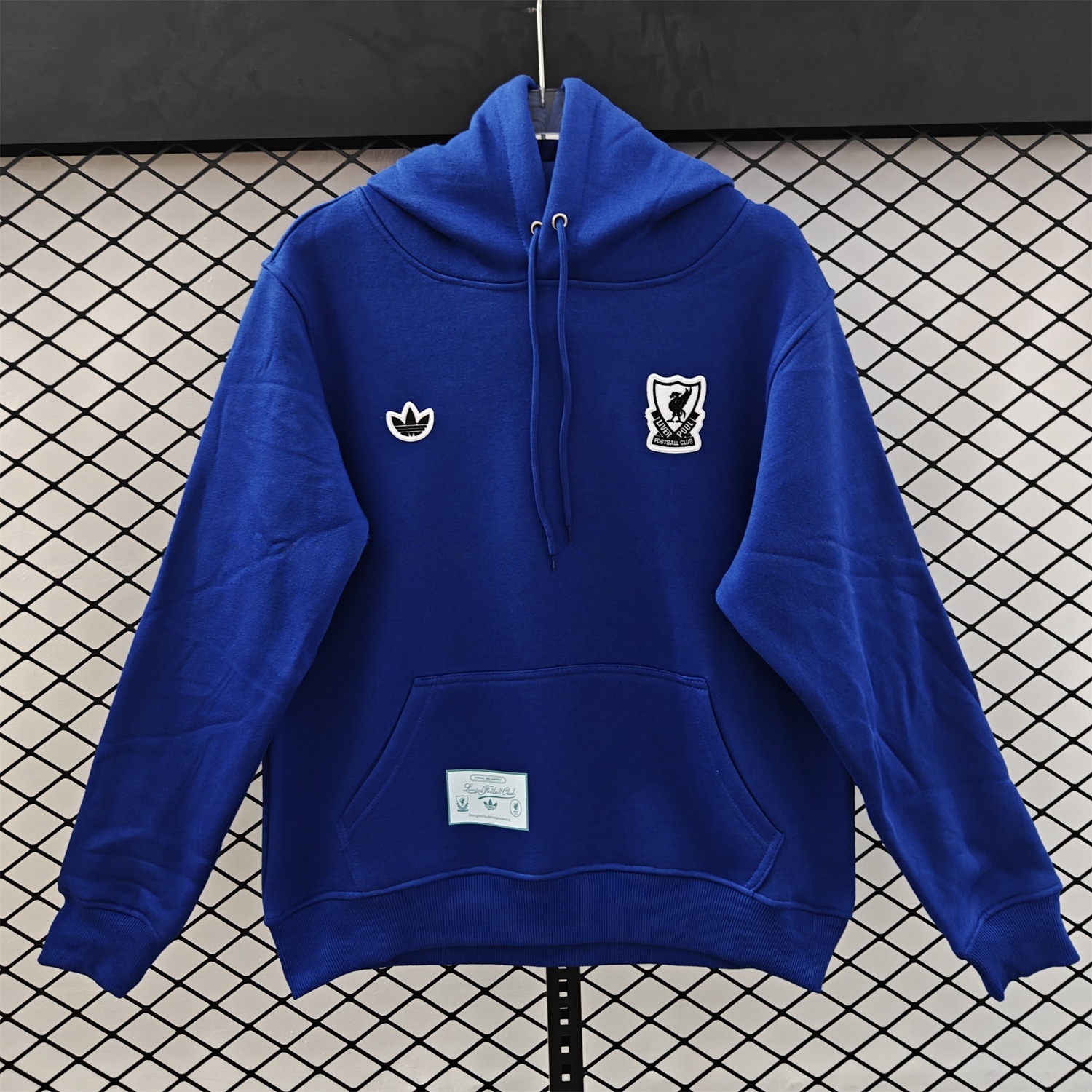 Liver.pool 25-26 Originals Terrace Icon White Team Logo Unisex Pullover Hoodie - UnitedFutballJersey