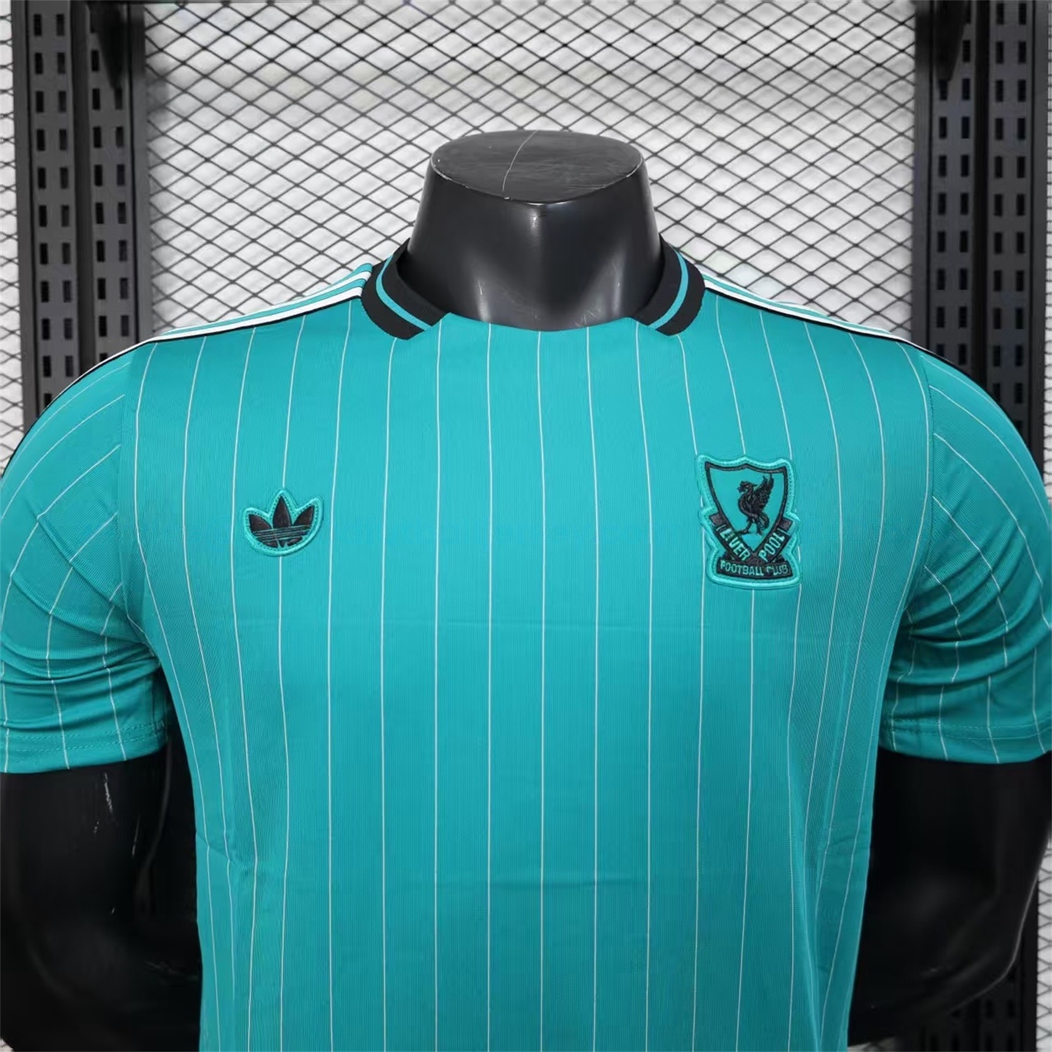 Liver.pool 25-26 Icon Range Travel Special Edition Cyan Jersey - Player Version - UnitedFutballJersey