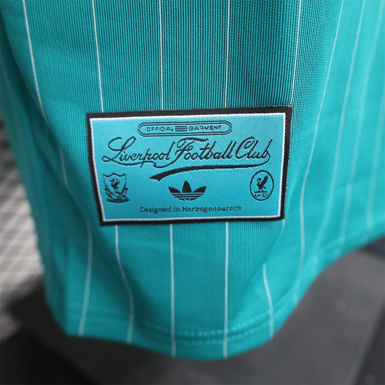 Liver.pool 25-26 Icon Range Travel Special Edition Cyan Jersey - Player Version - UnitedFutballJersey
