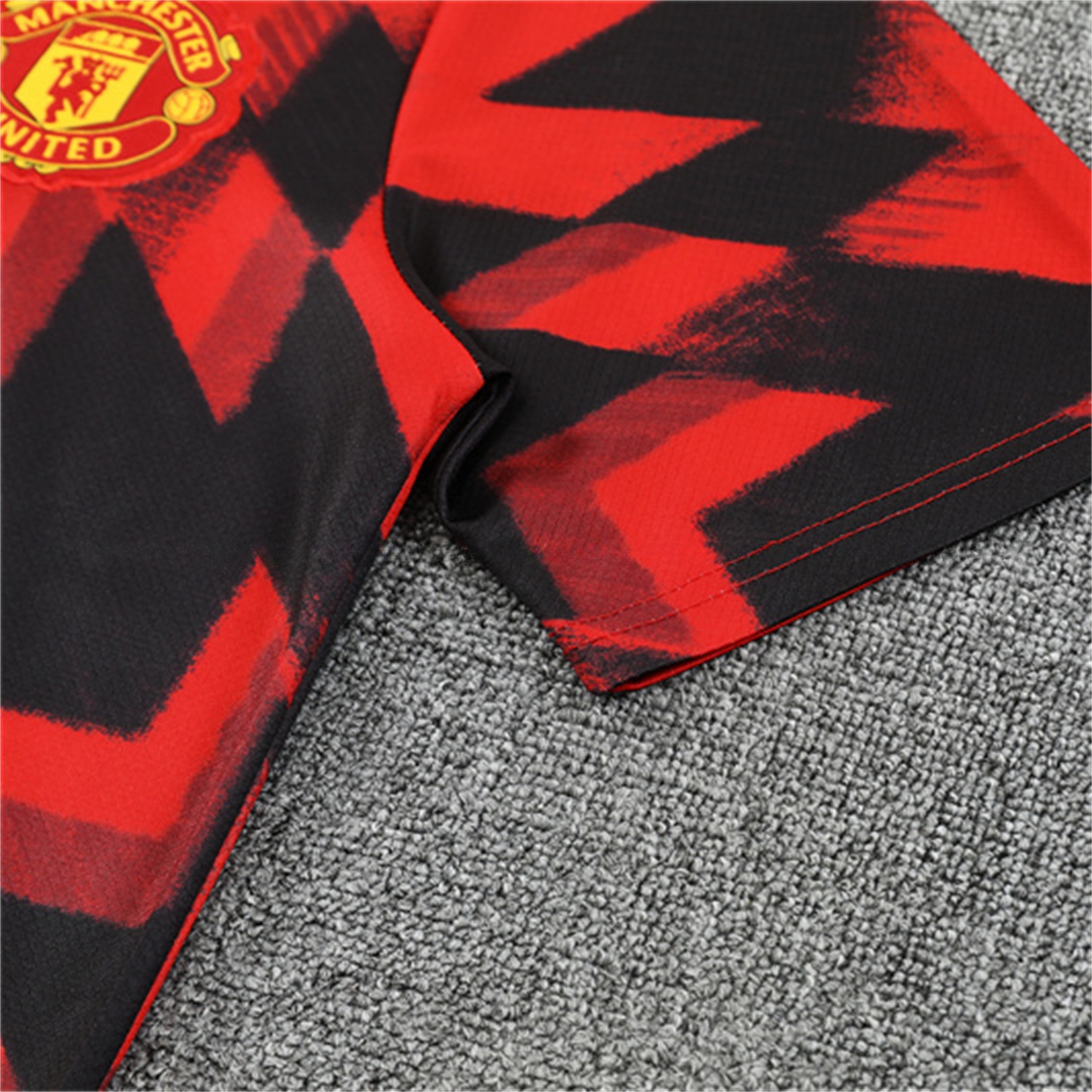 Manchester United 25-26 Kids Short-Sleeve Training Set - Red Camouflage Top & Black Shorts - UnitedFutballJersey