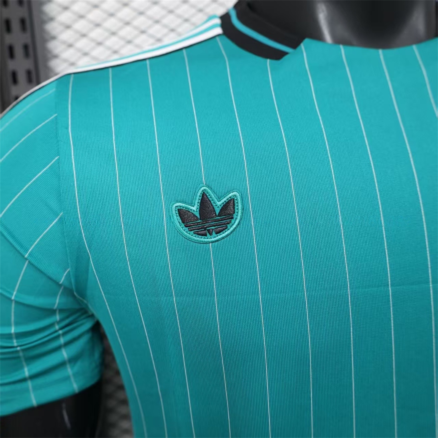 Liver.pool 25-26 Icon Range Travel Special Edition Cyan Jersey - Player Version - UnitedFutballJersey