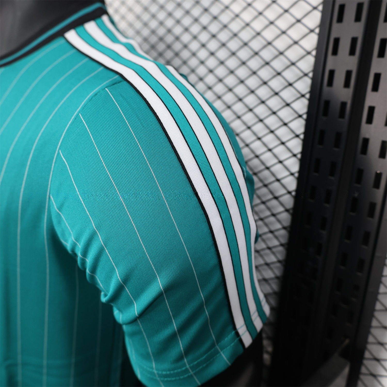 Liver.pool 25-26 Icon Range Travel Special Edition Cyan Jersey - Player Version - UnitedFutballJersey