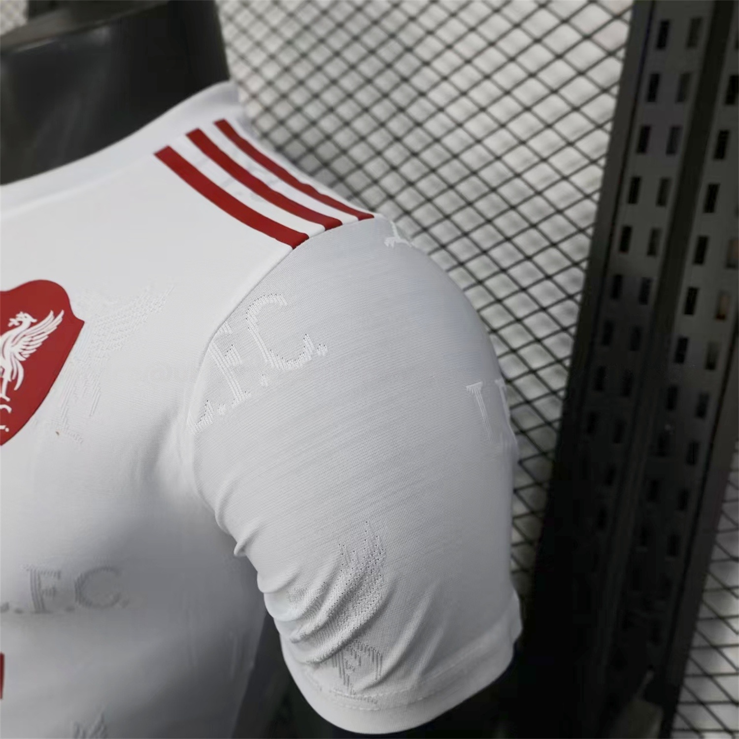 Liver.pool 25-26 Red Team Logo Jacquard White Special Jersey - Player Version - UnitedFutballJersey