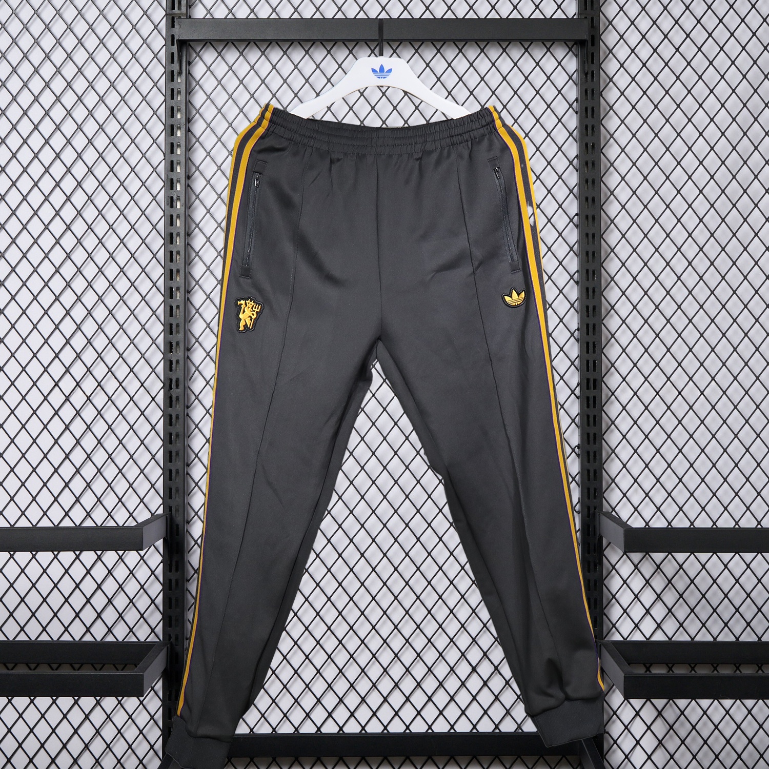 Manchester United 25-26 Pure Color Training Set - Black Top and Black Pants - UnitedFutballJersey