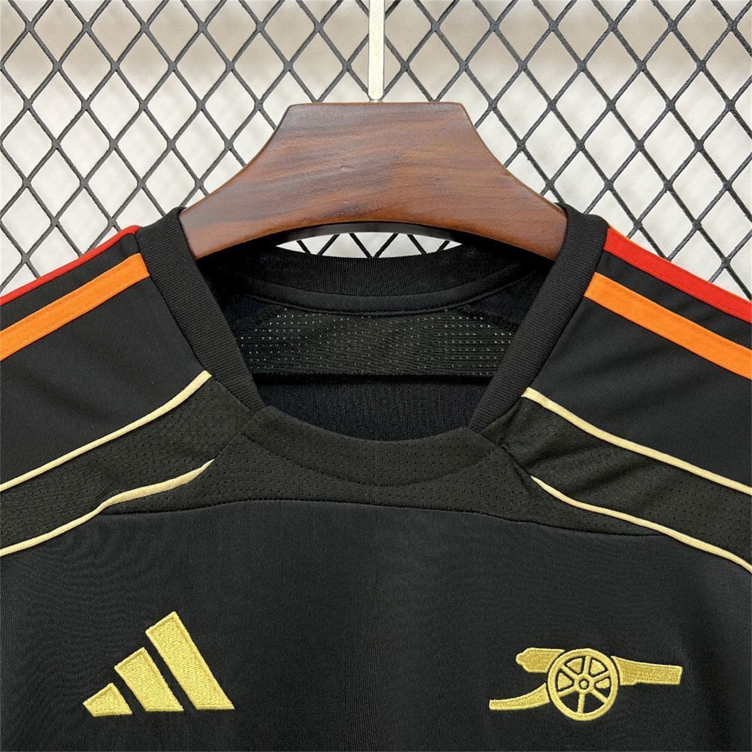 Arsenal 25-26 Gold Lines Black Training Jersey - Fans Version - UnitedFutballJersey