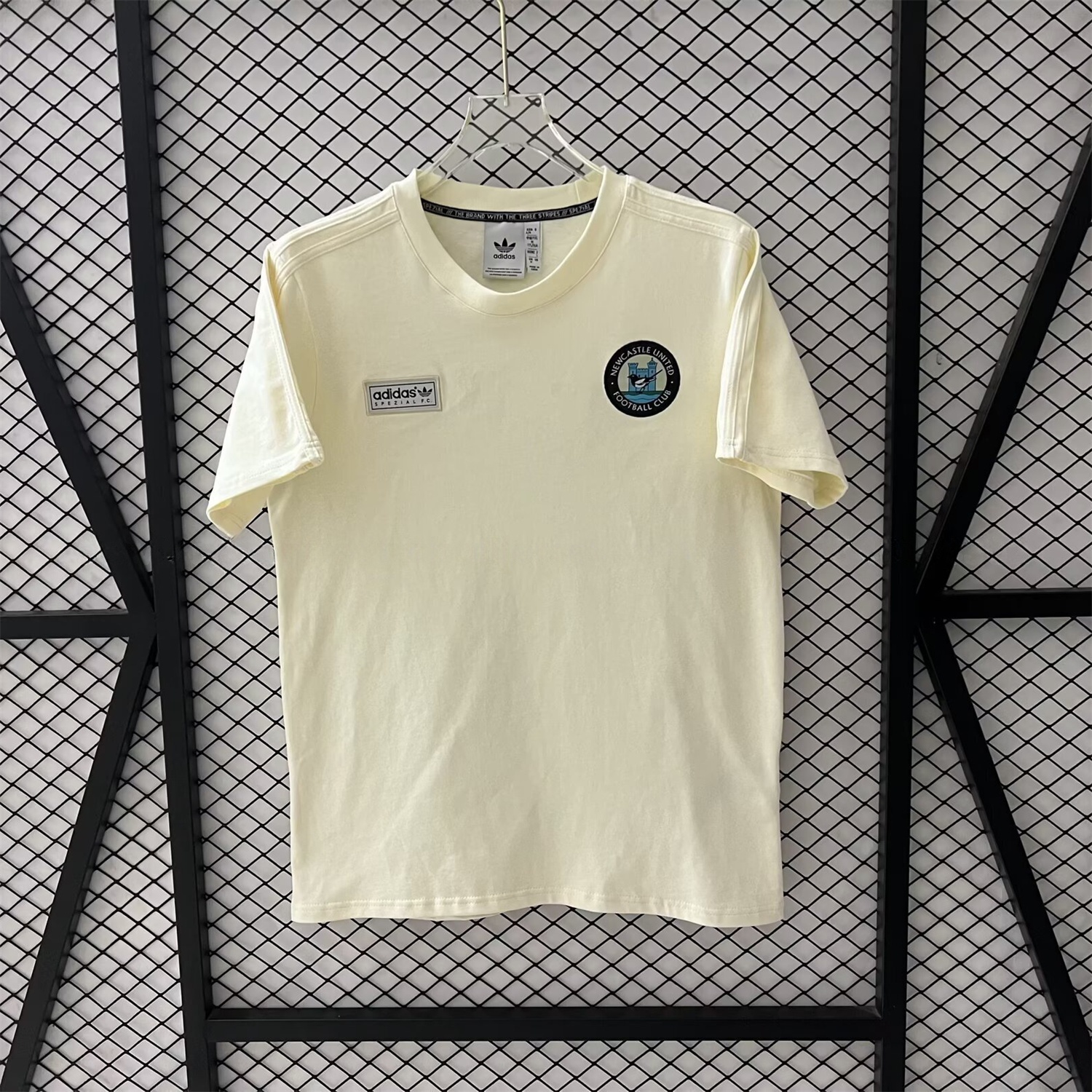 Newcastle United 25-26 Beige Casual Shirt - UnitedFutballJersey