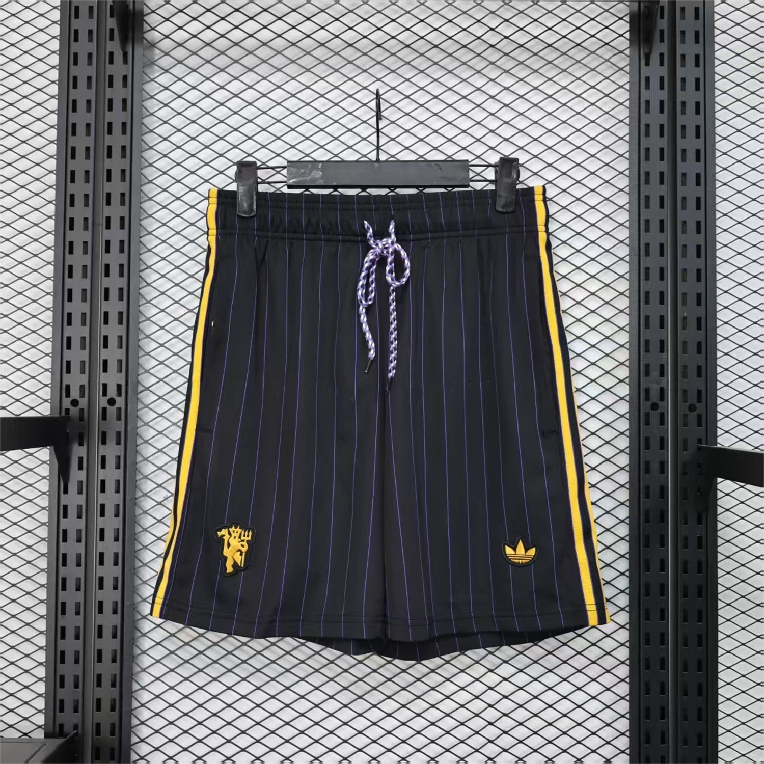 Manchester United 25-26 Trefoil Black Travel Shorts - Player Version - UnitedFutballJersey