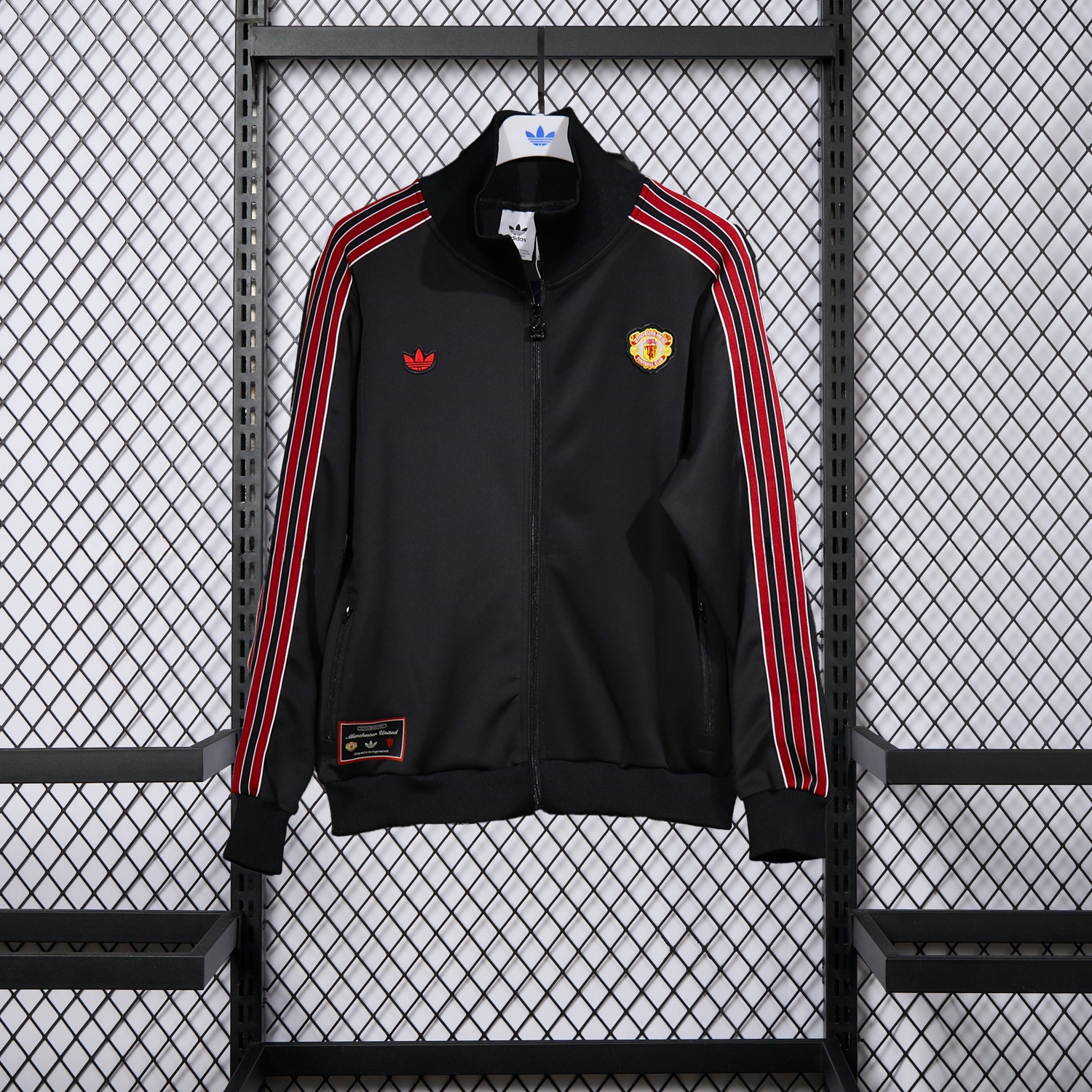 Manchester United 25-26 Red Lines Training Set - Black Top and Black Pants - UnitedFutballJersey