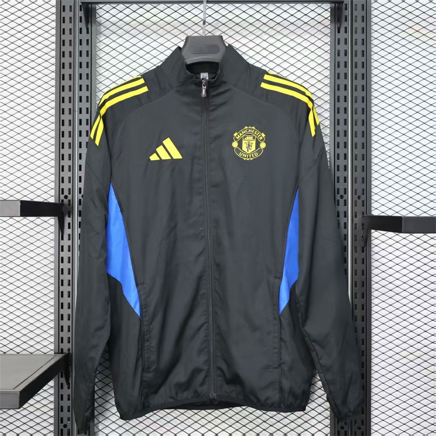 Manchester United 25-26 Black Windbreaker Jacket - UnitedFutballJersey
