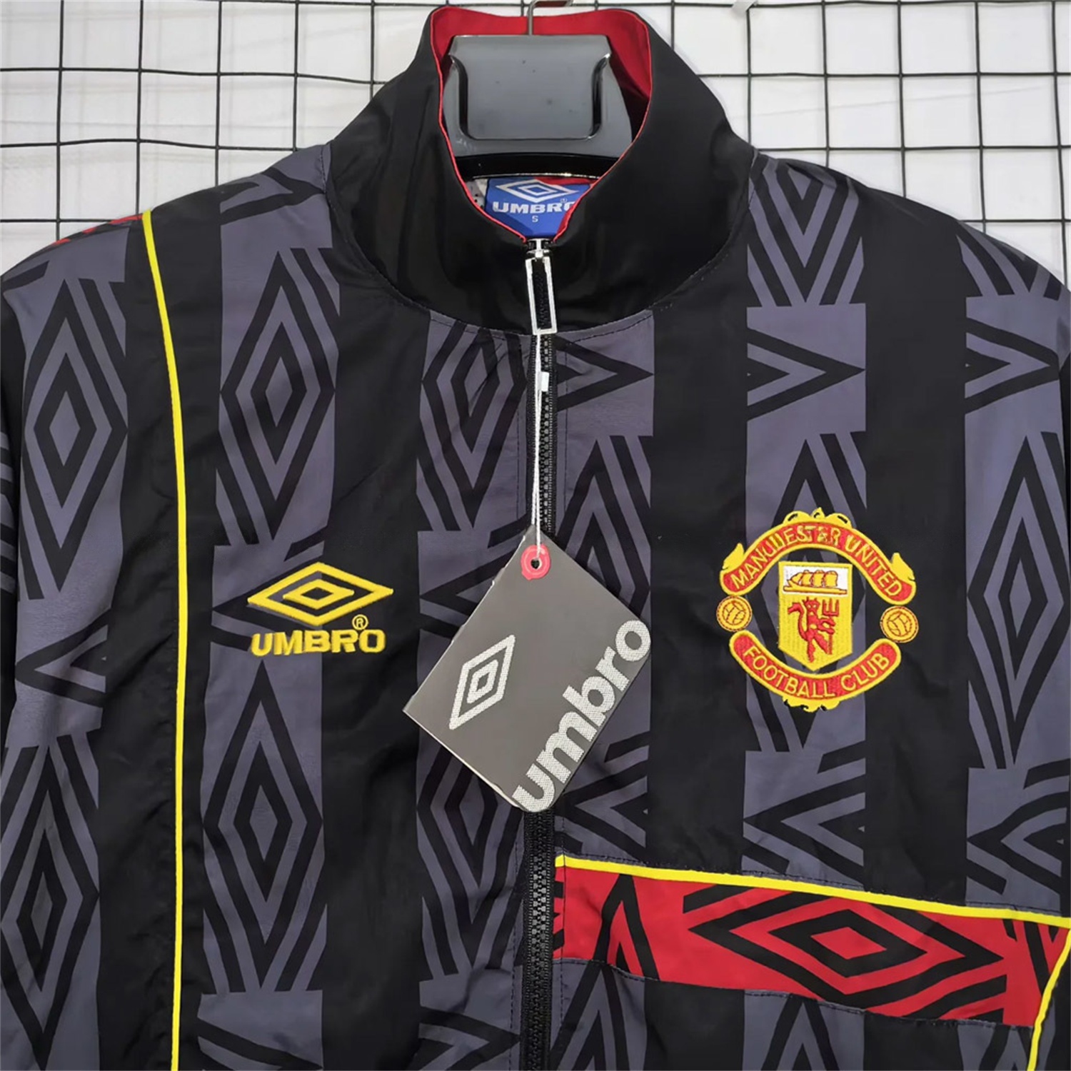 Retro Manchester United 1993-95 Black Windbreaker Jacket - UnitedFutballJersey