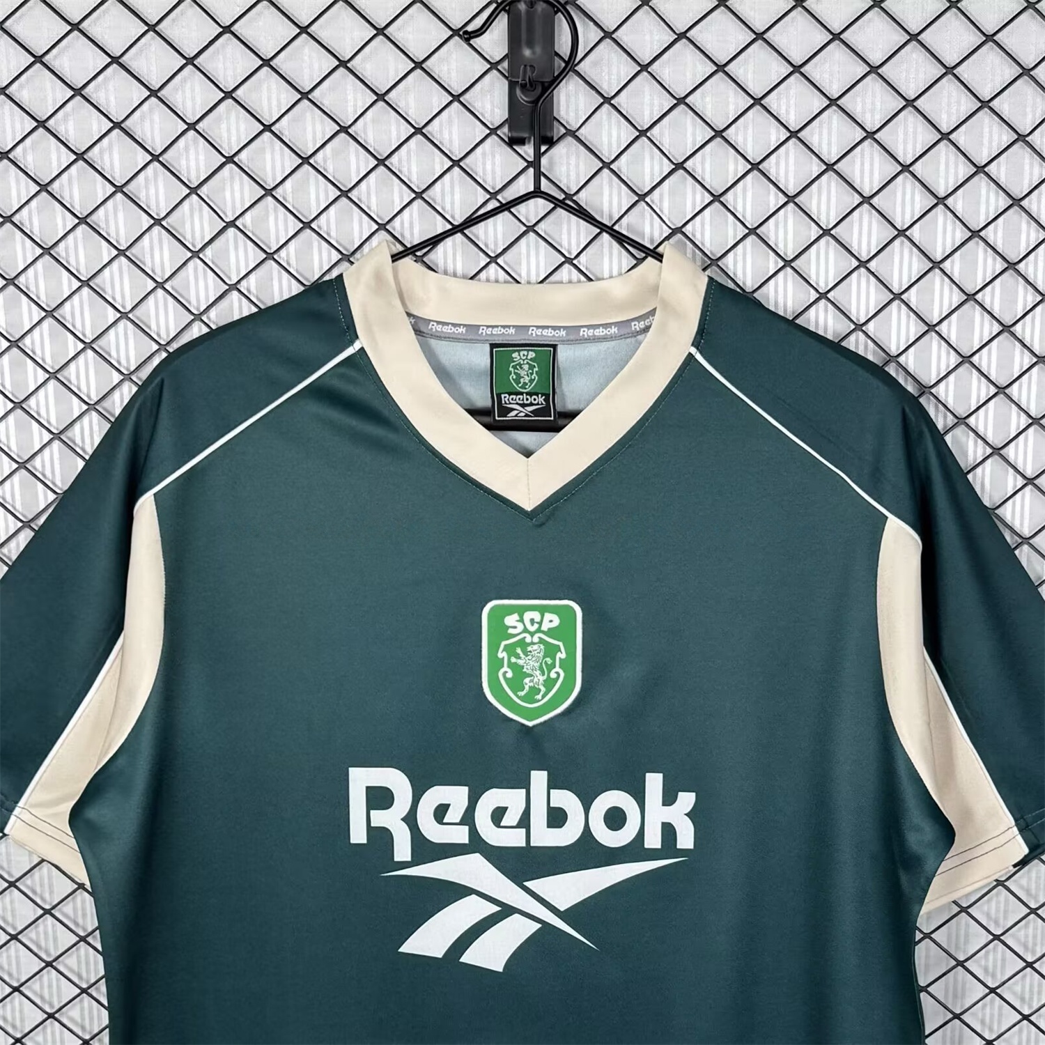 Retro Sporting CP 2000-01 Green Training Jersey - UnitedFutballJersey
