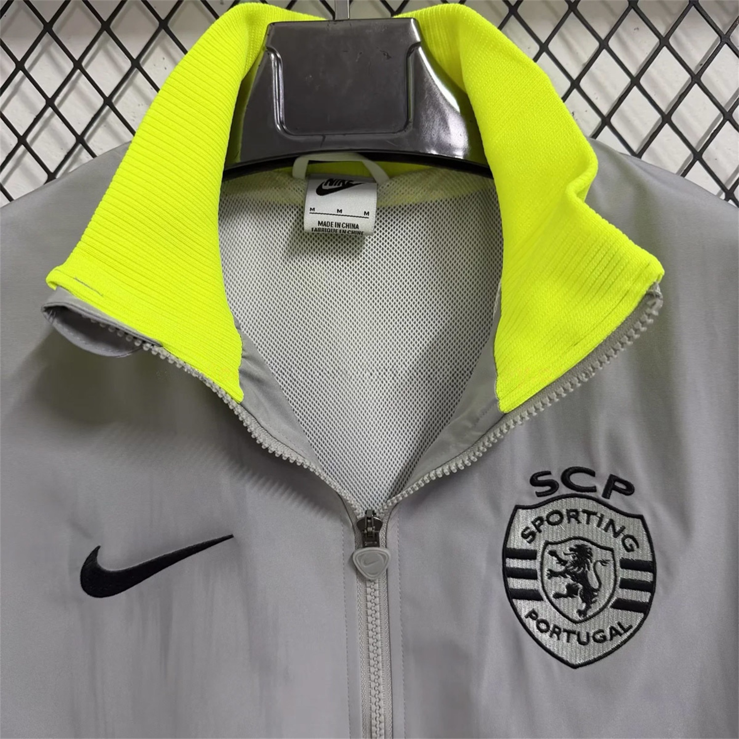 Sporting CP 25-26 Windbreaker Jacket - Grey - UnitedFutballJersey