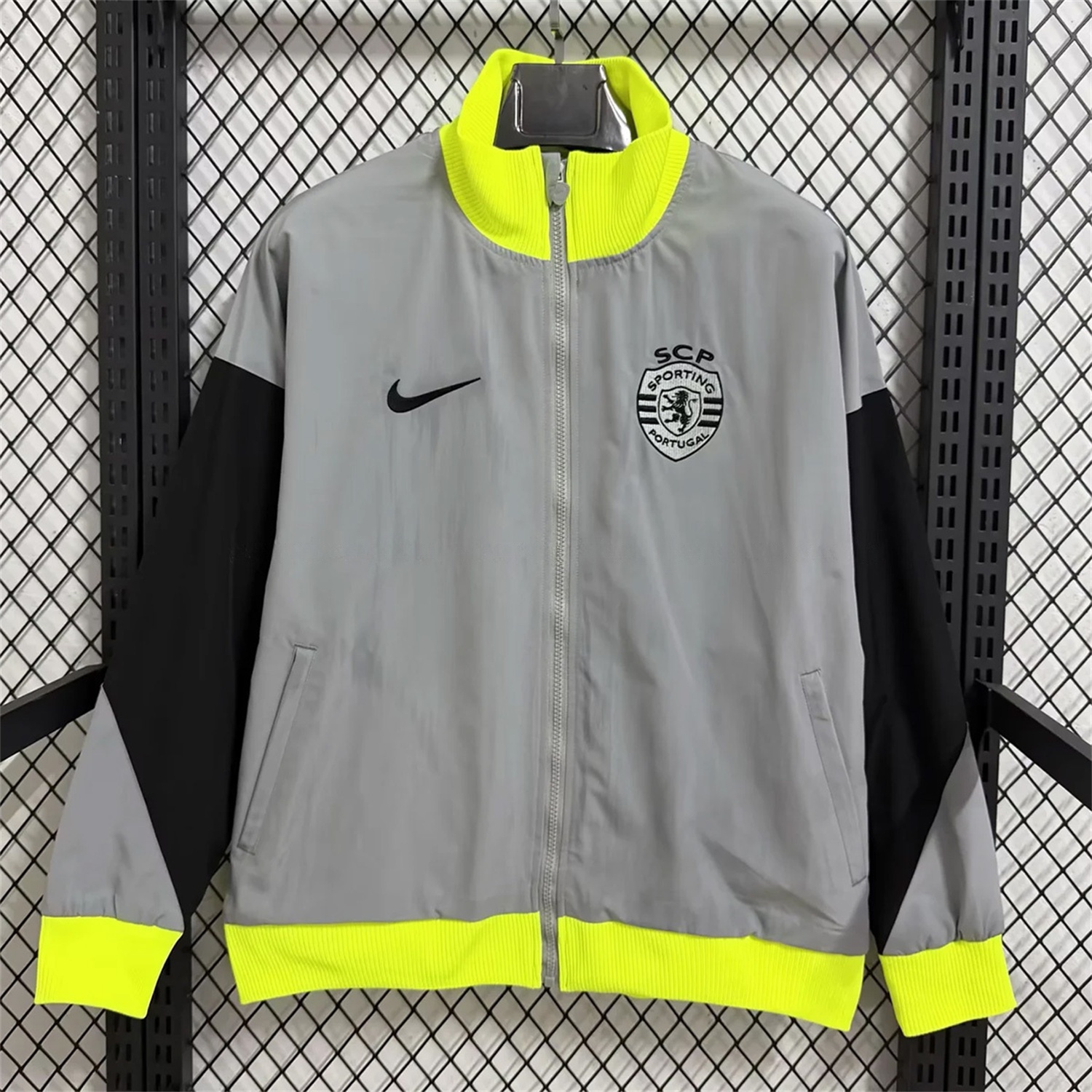 Sporting CP 25-26 Windbreaker Jacket - Grey - UnitedFutballJersey