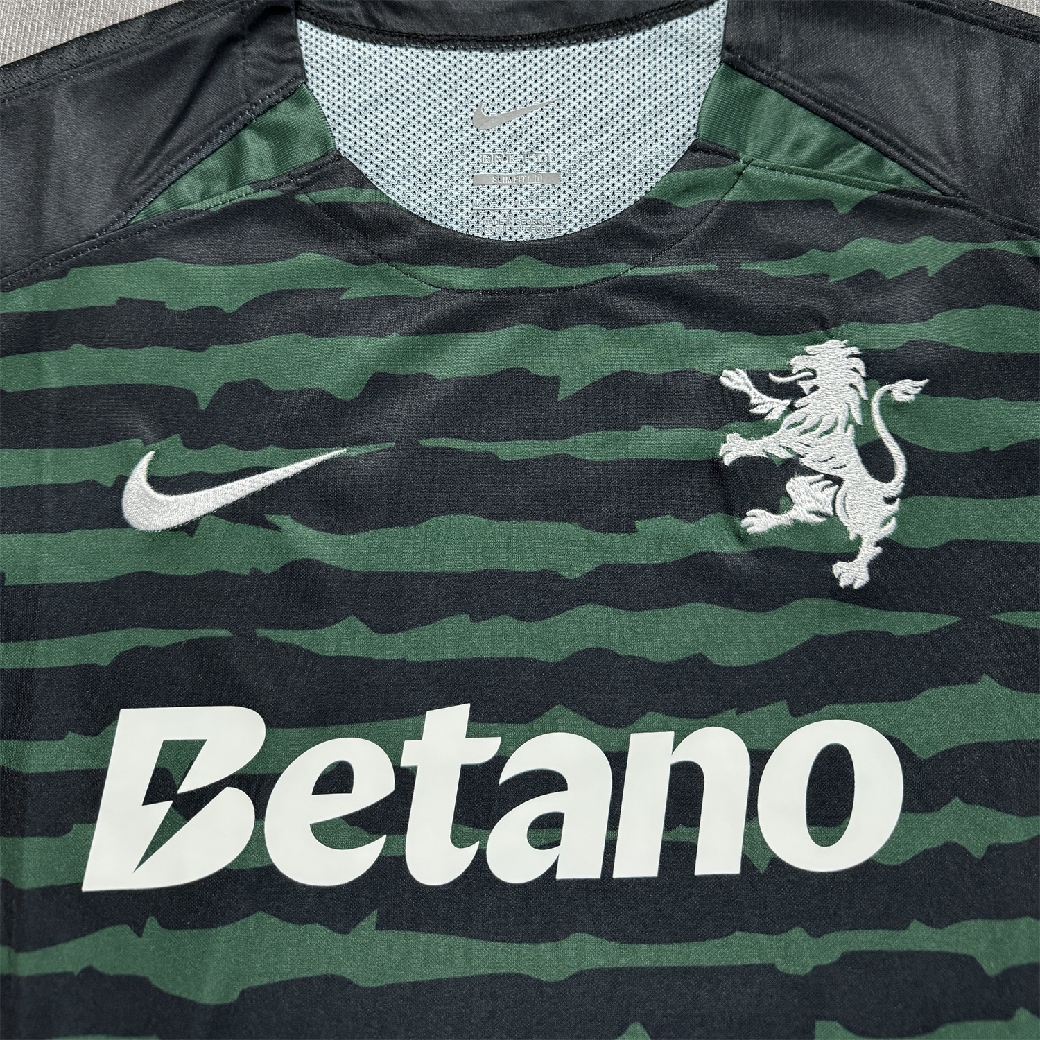 Sporting CP 25-26 Christmas Special Jersey - Fans Version - UnitedFutballJersey