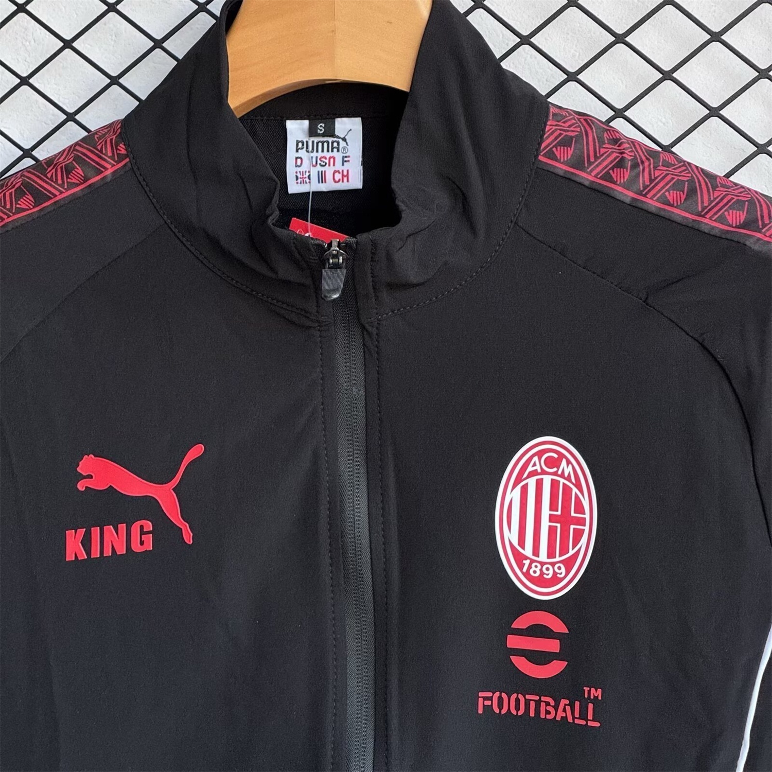 AC Milan 25-26 Windbreaker Training Set - Red Black Top and Pants - UnitedFutballJersey