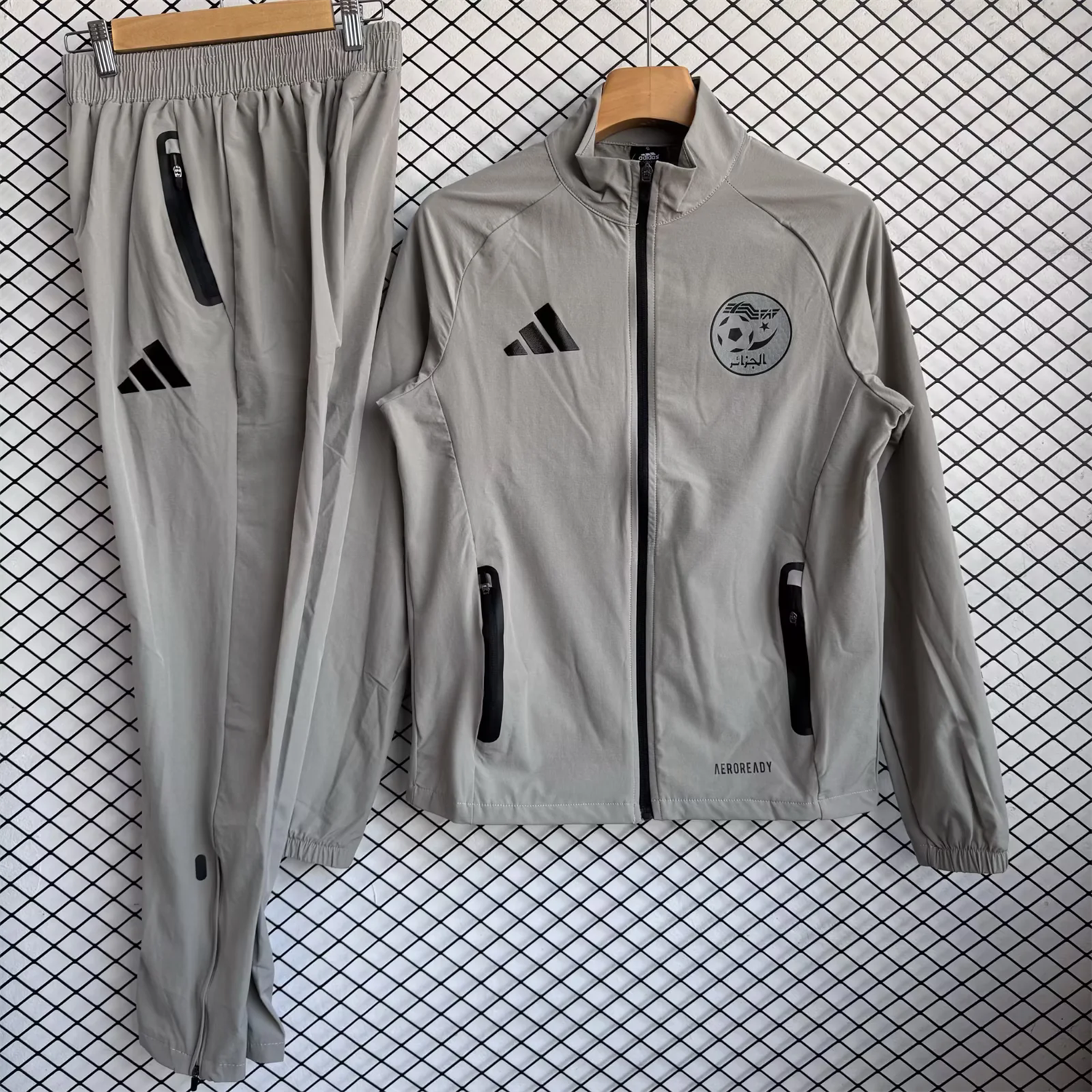 Algeria 25-26 Windbreaker Training Set - Grey Top and Pants - UnitedFutballJersey