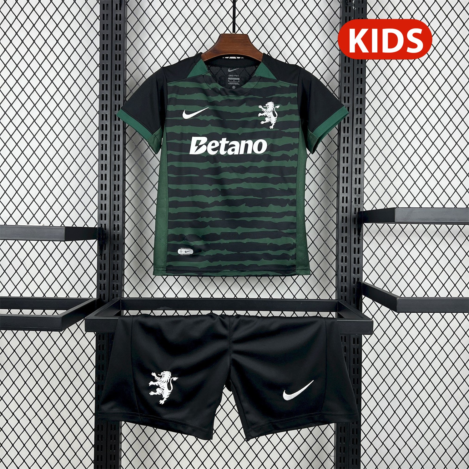 Sporting CP 25-26 Goalkeeper Green And Black Kids Kit - UnitedFutballJersey