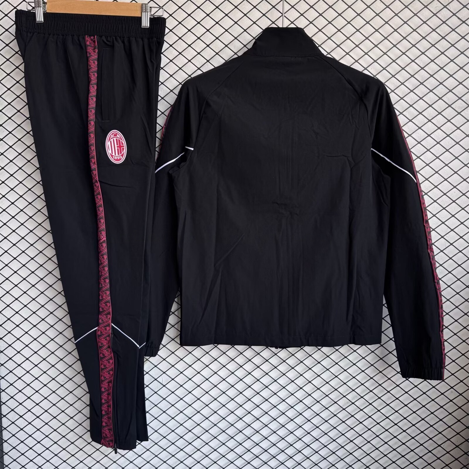 AC Milan 25-26 Windbreaker Training Set - Red Black Top and Pants - UnitedFutballJersey