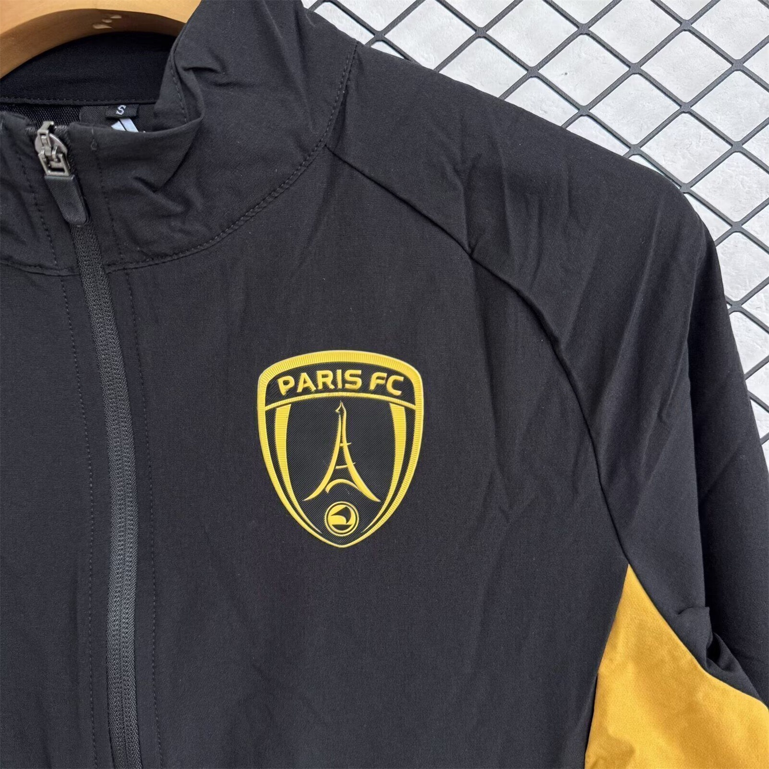 Paris FC 25-26 Windbreaker Training Set - Black Yellow Top and Pants - UnitedFutballJersey
