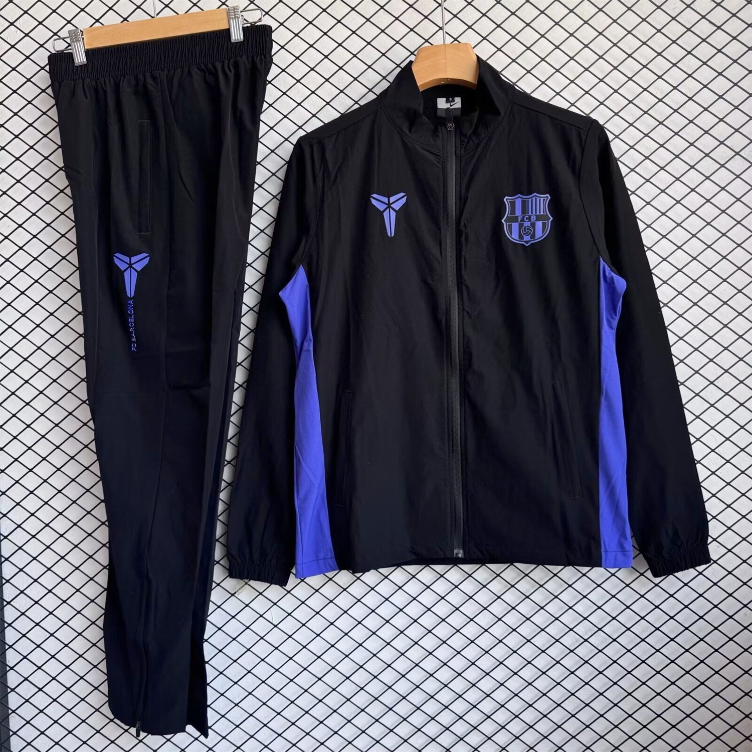 Barcelona 25-26 Windbreaker Training Set - Purple Black Top and Pants - UnitedFutballJersey
