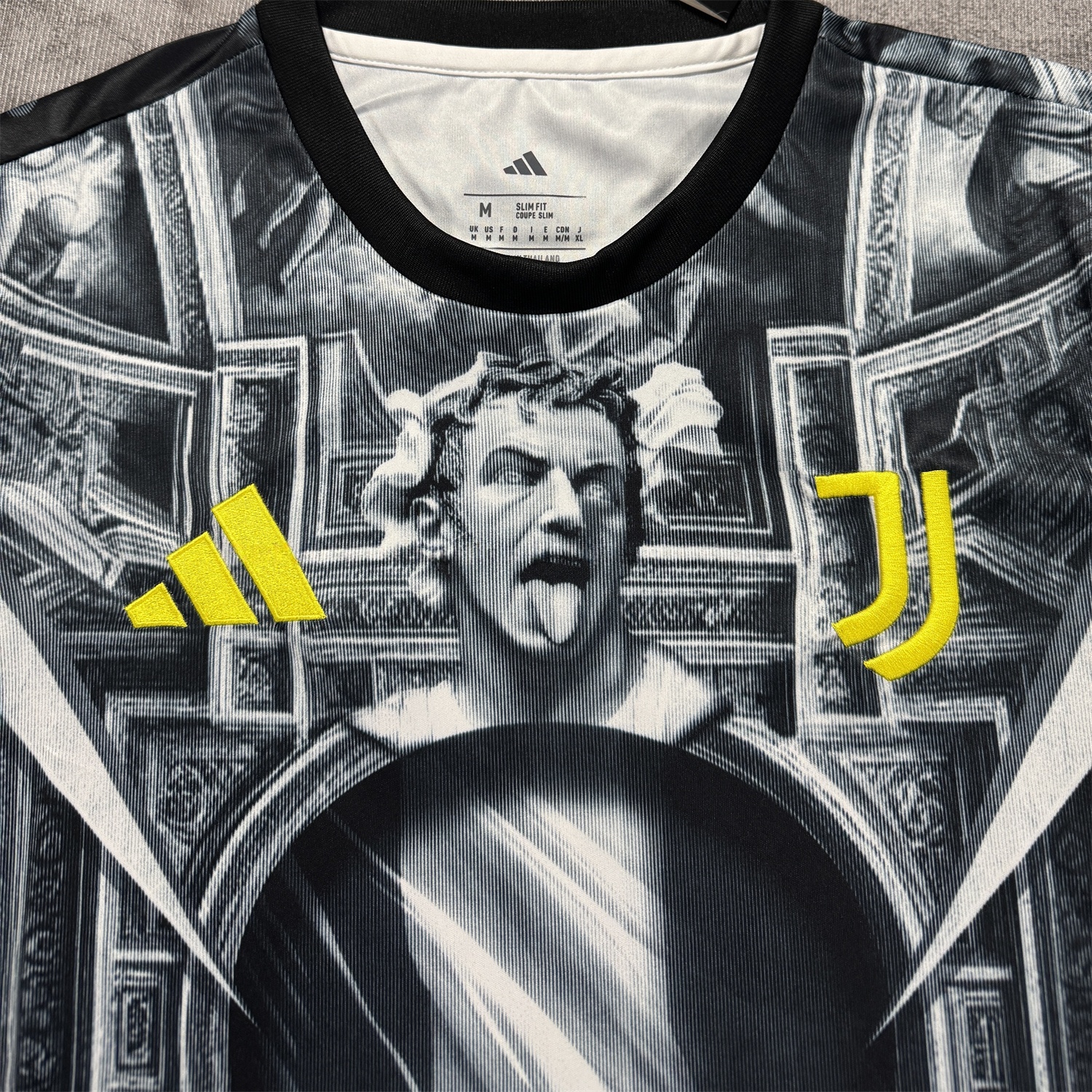 Juventus 25-26 Pre-Match Training Jersey - Fans Version - UnitedFutballJersey