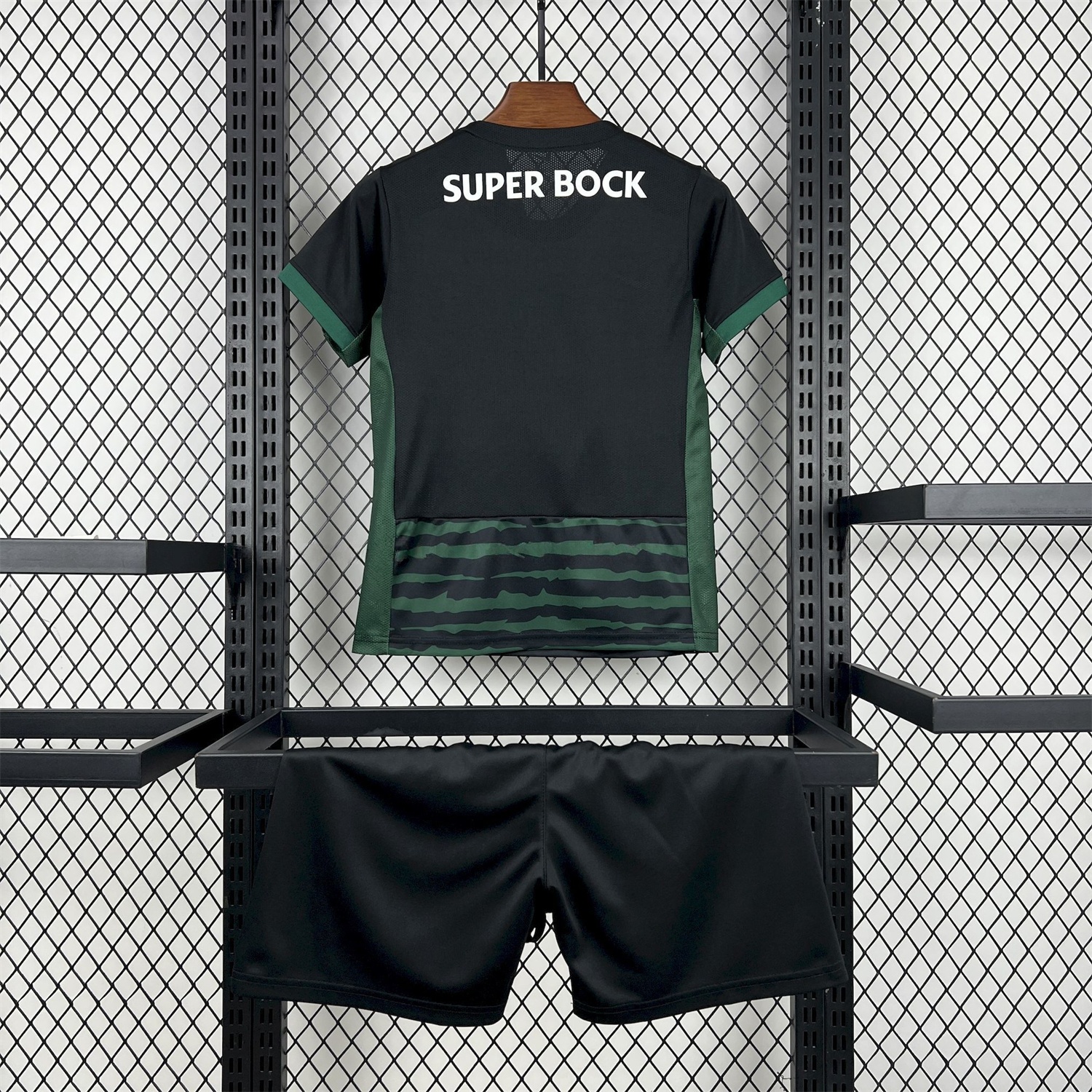 Sporting CP 25-26 Goalkeeper Green And Black Kids Kit - UnitedFutballJersey