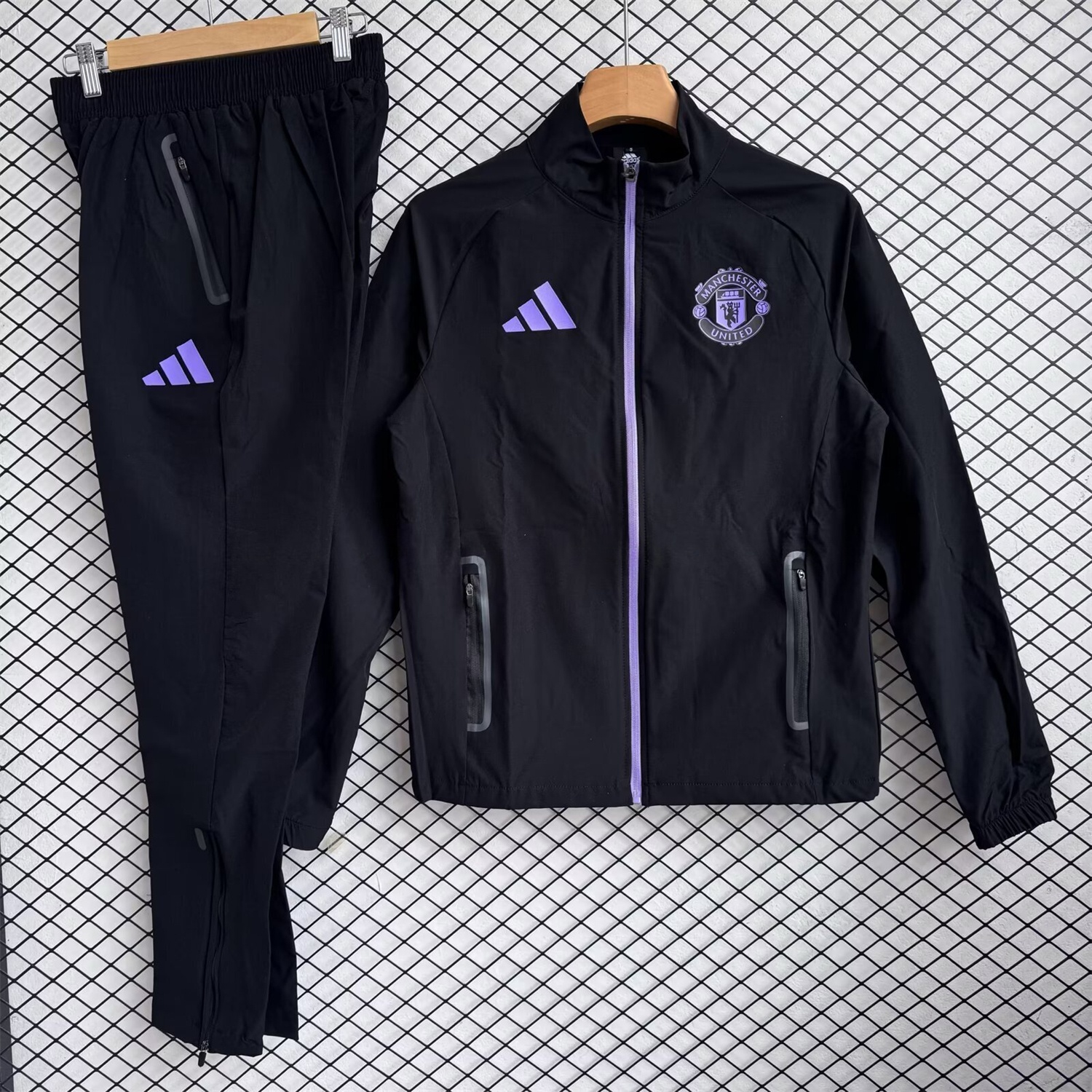 Manchester United 25-26 Windbreaker Training Set - Purple Black Top and Pants - UnitedFutballJersey