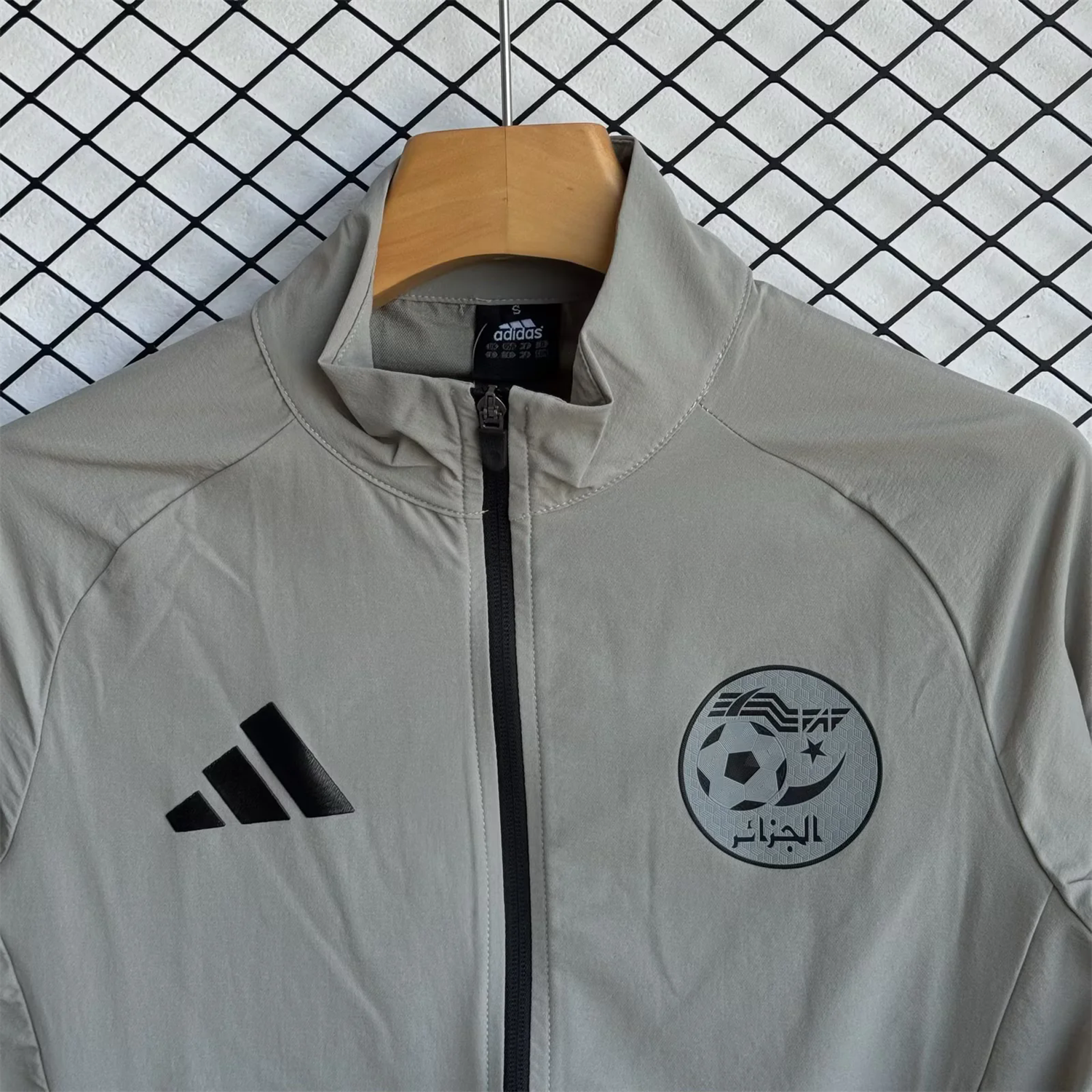 Algeria 25-26 Windbreaker Training Set - Grey Top and Pants - UnitedFutballJersey