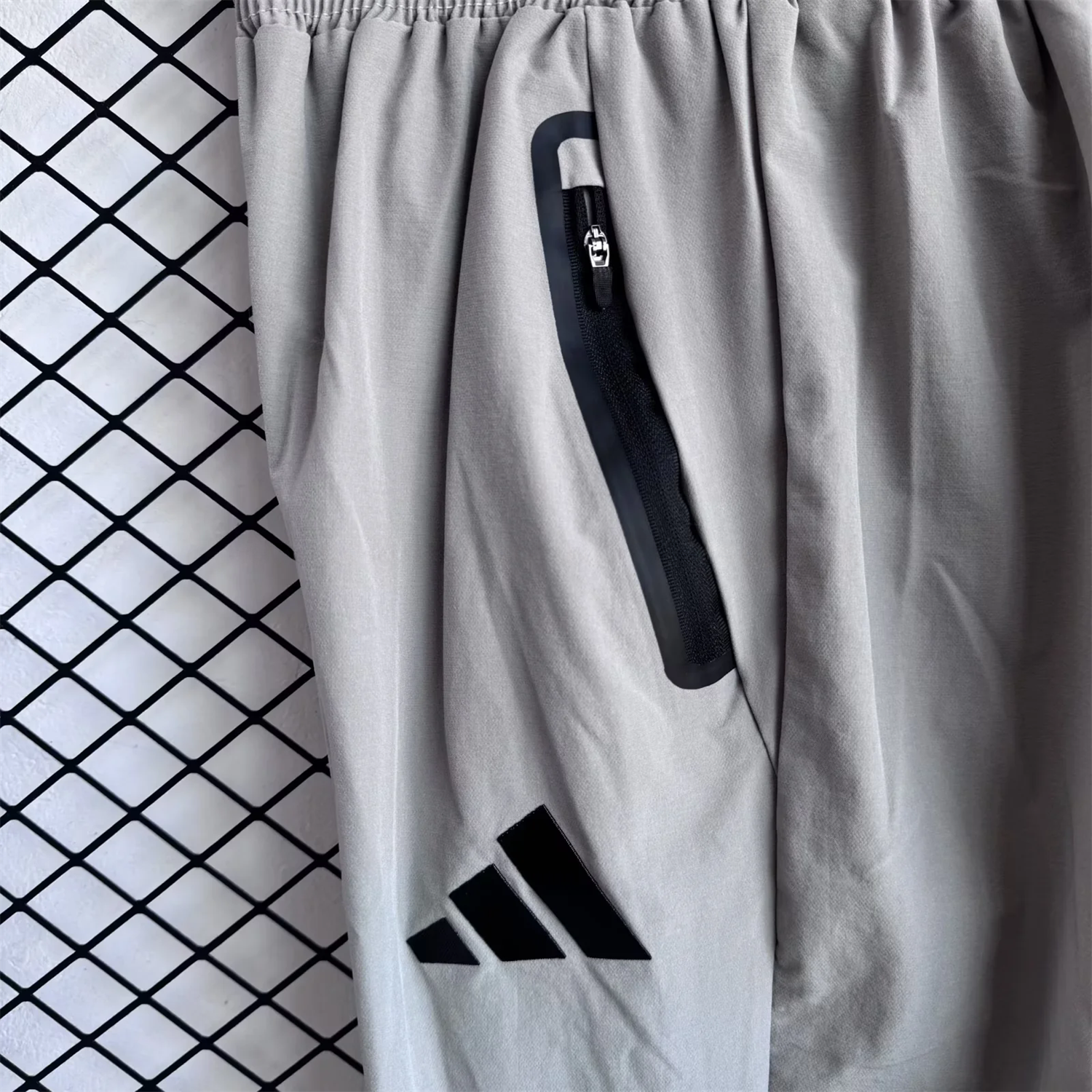 Algeria 25-26 Windbreaker Training Set - Grey Top and Pants - UnitedFutballJersey
