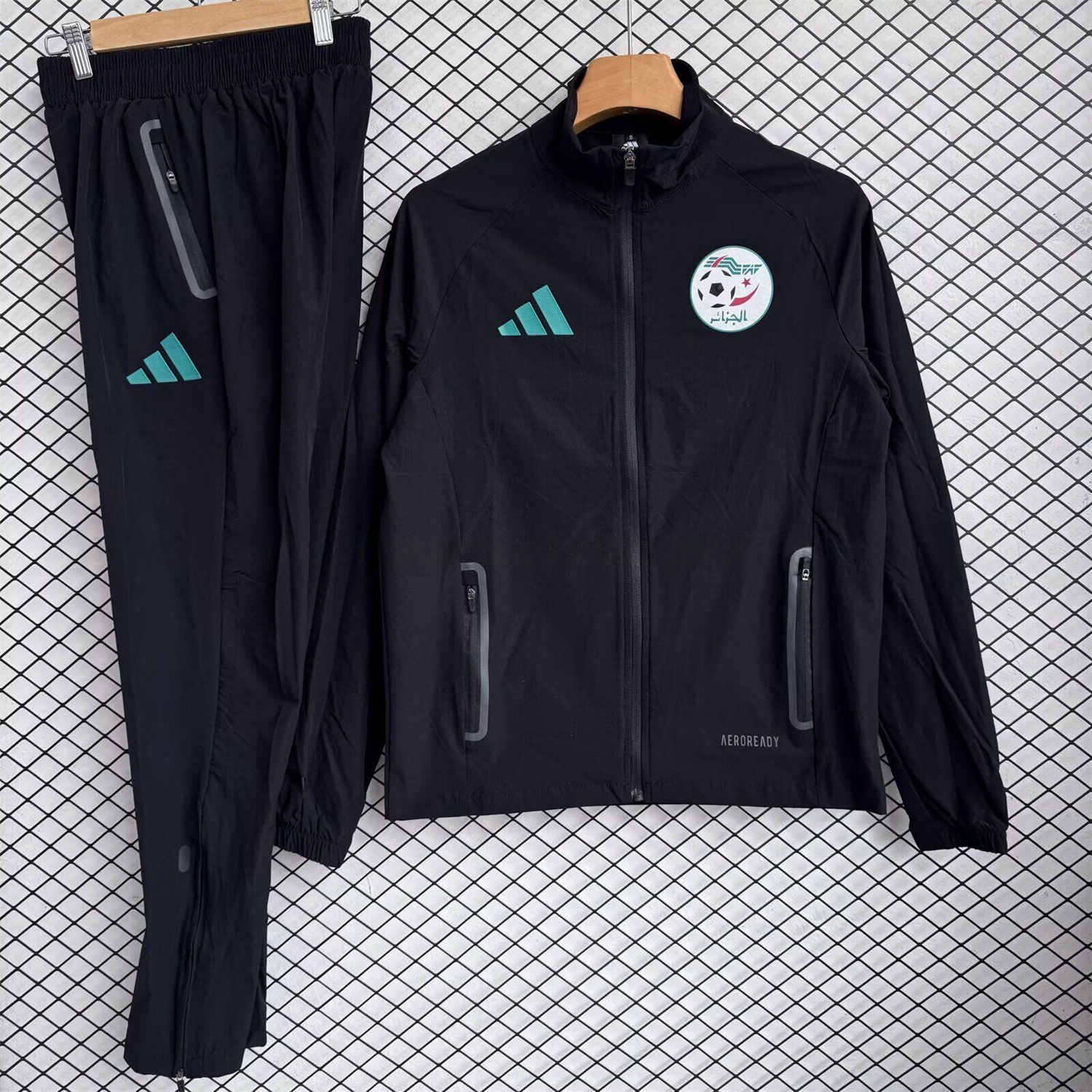 Algeria 25-26 Windbreaker Training Set - Black Top and Pants - UnitedFutballJersey