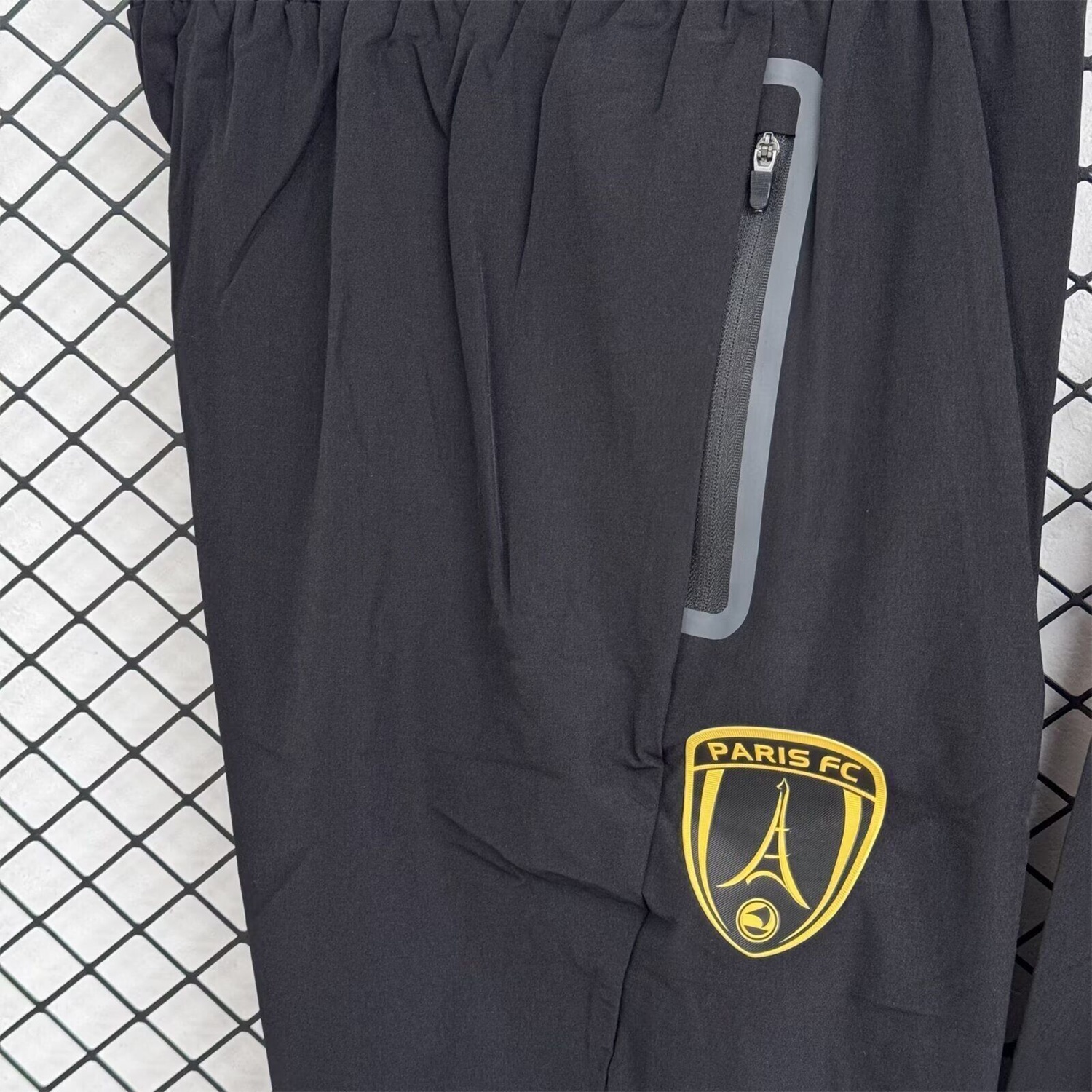 Paris FC 25-26 Windbreaker Training Set - Black Yellow Top and Pants - UnitedFutballJersey
