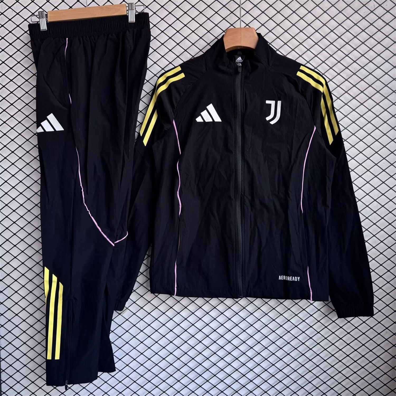 Juventus 25-26 Yellow Lines Windbreaker Training Set - Black Top and Pants - UnitedFutballJersey