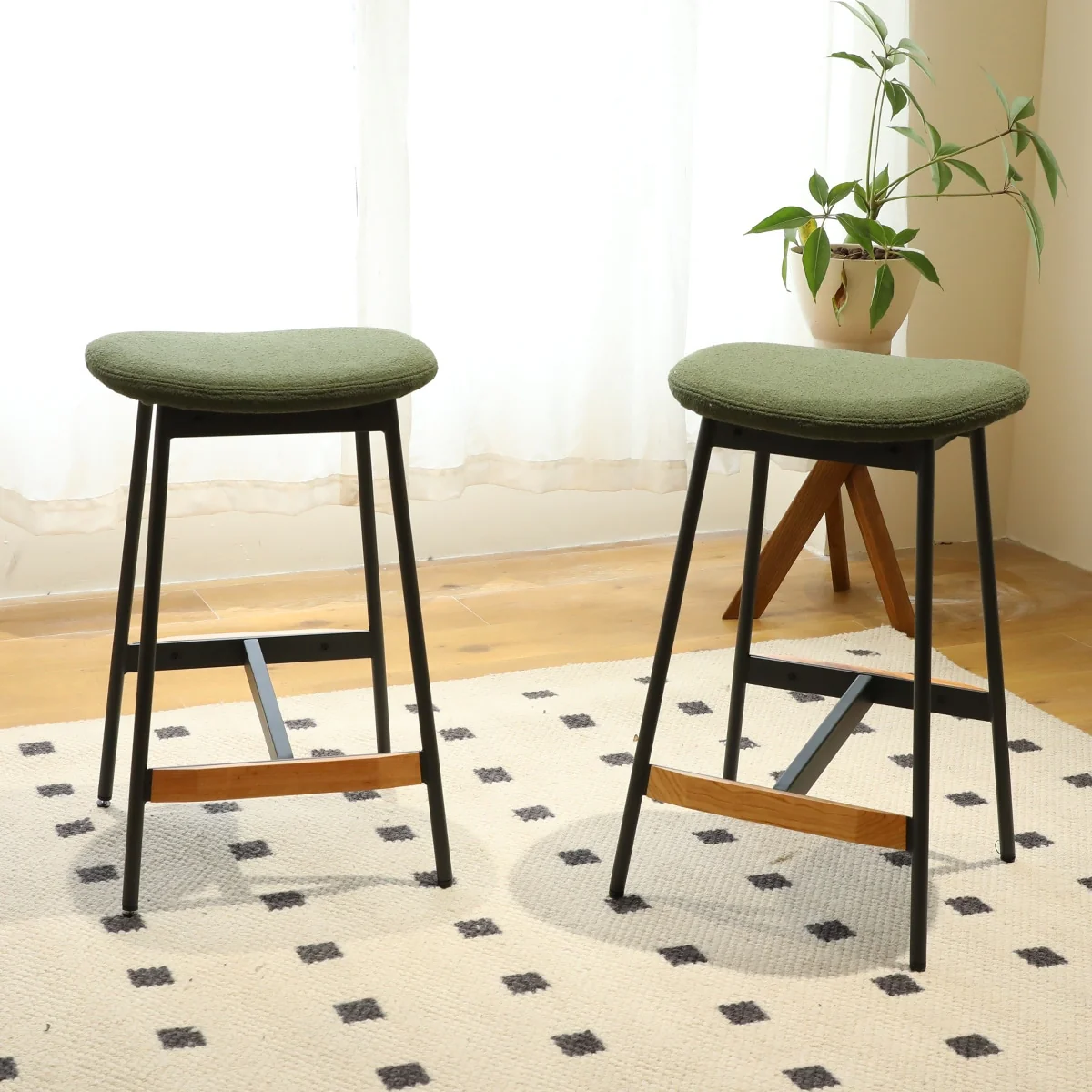 Modern Set of 2 Bar Stools
