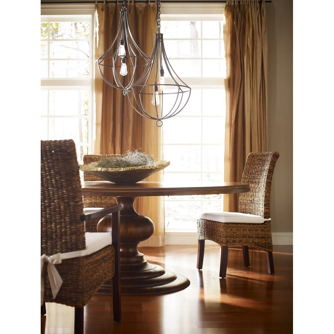 Magnolia Round Dining Table Solid wood