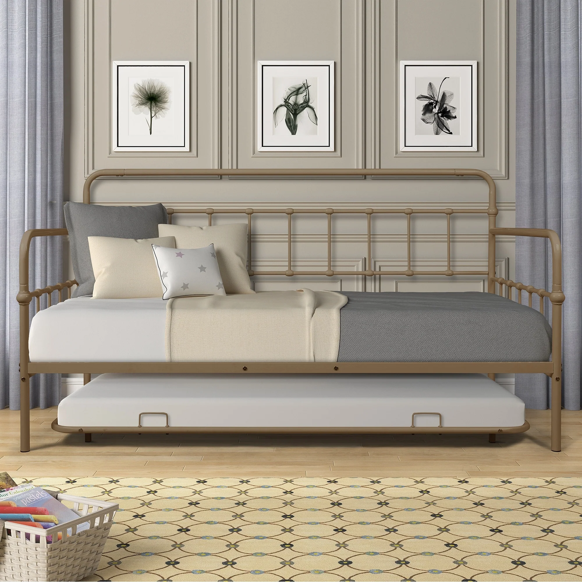 Metal Frame Daybed with trundle