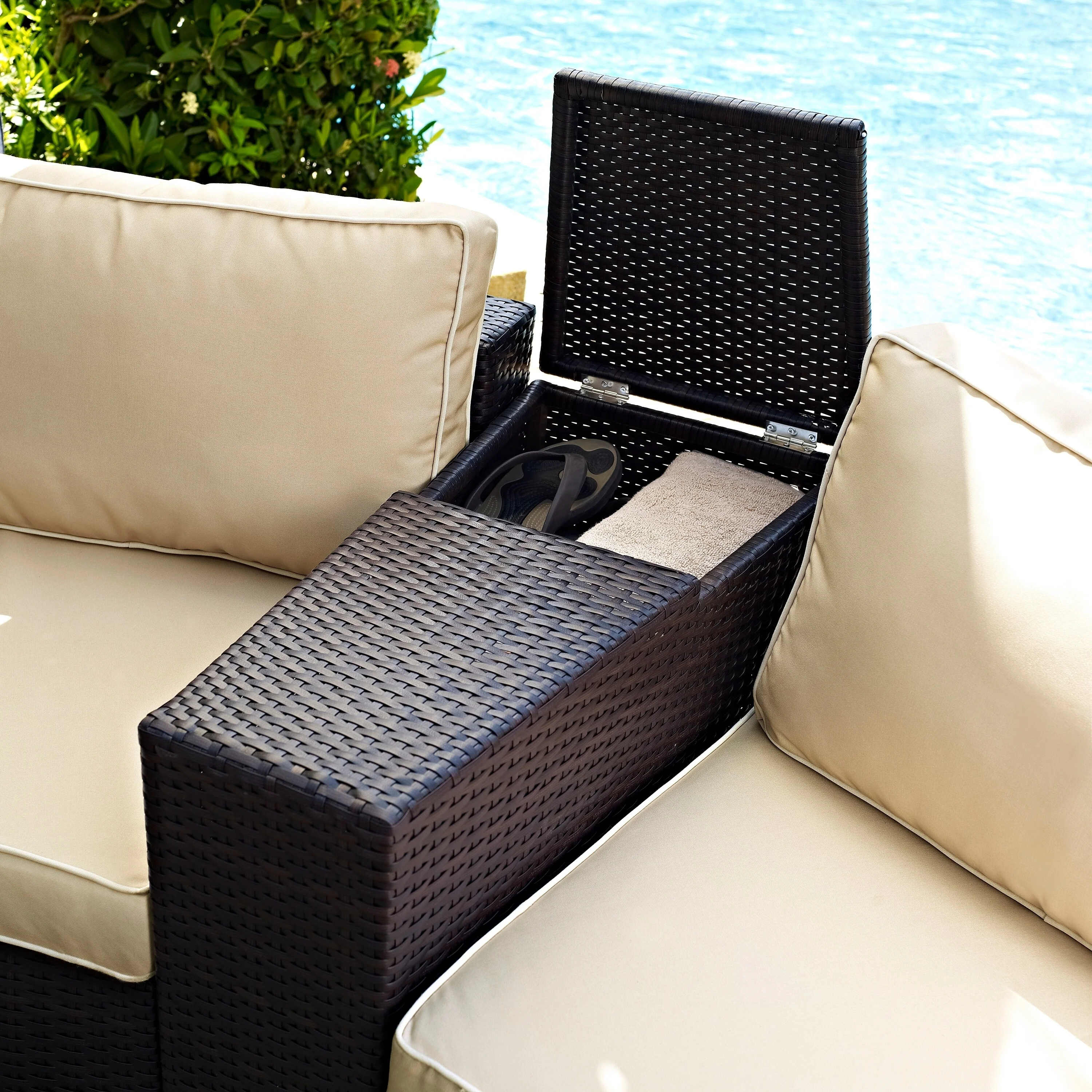 Catalina Wicker Outdoor Arm Table