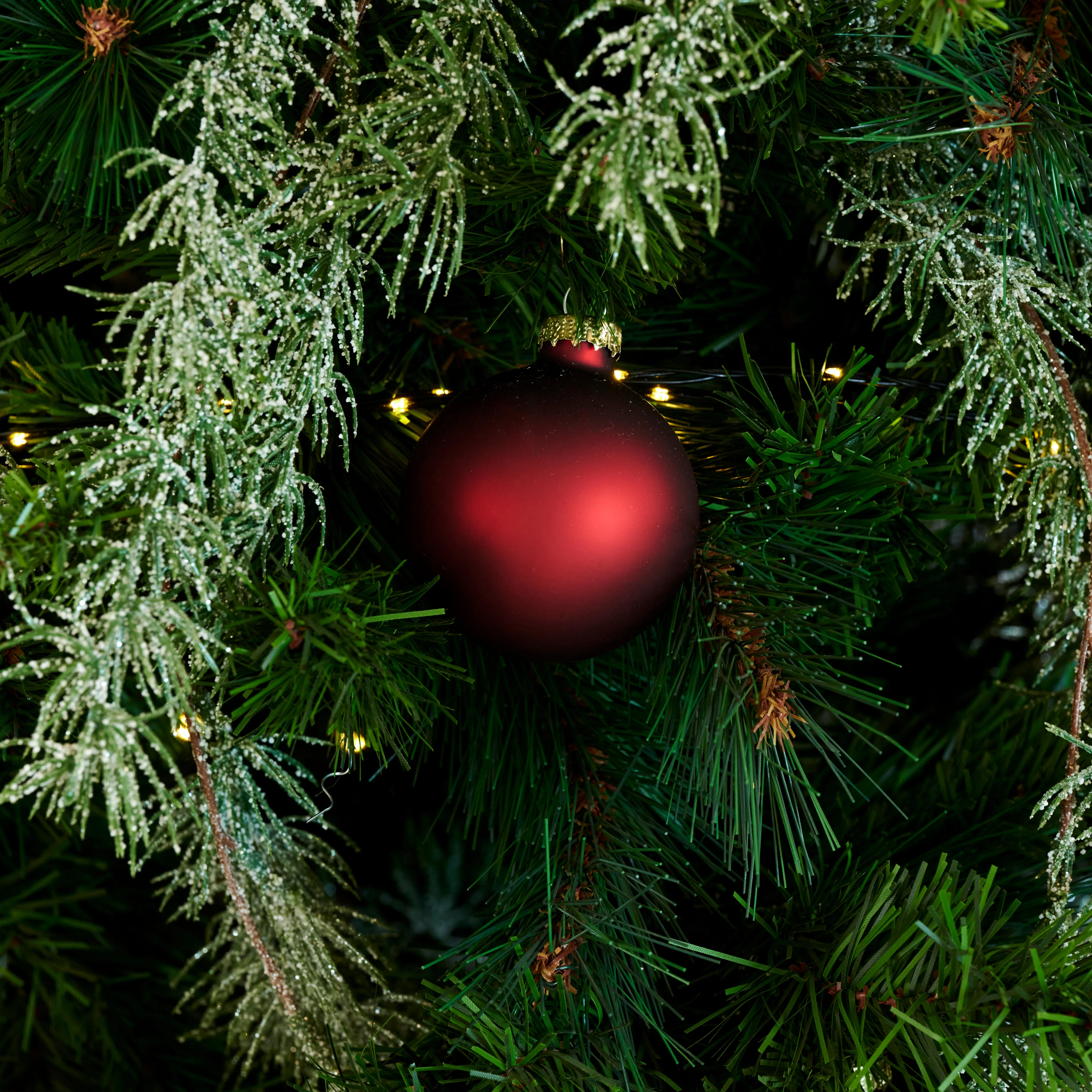 DARK RED Kerstbal set van 8 roodØ 7 cm