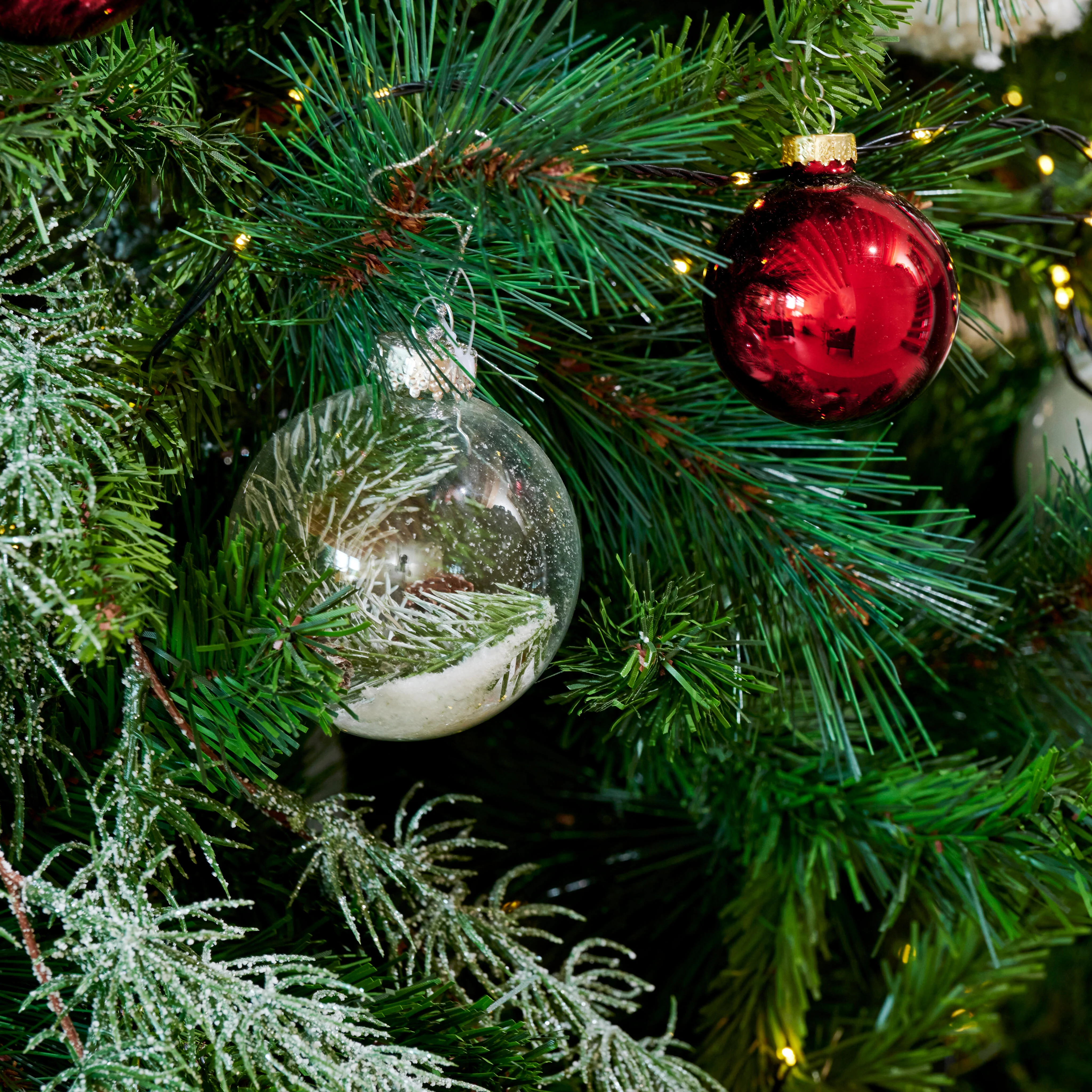DARK RED Kerstbal set van 8 roodØ 7 cm
