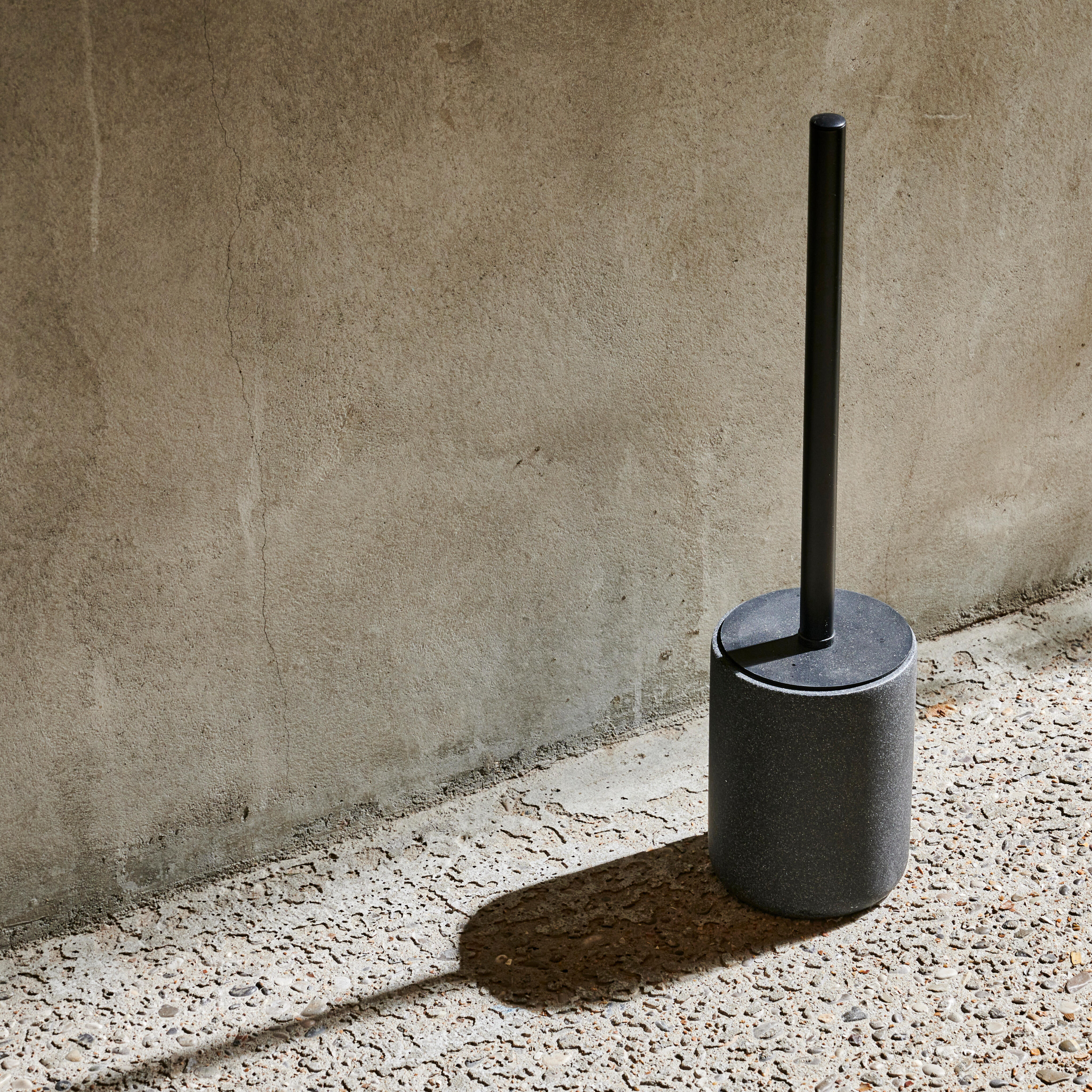 MOON WC-borstel in houder zwart, donkergrijsH 39,5 cm - Ø 9,5 cm