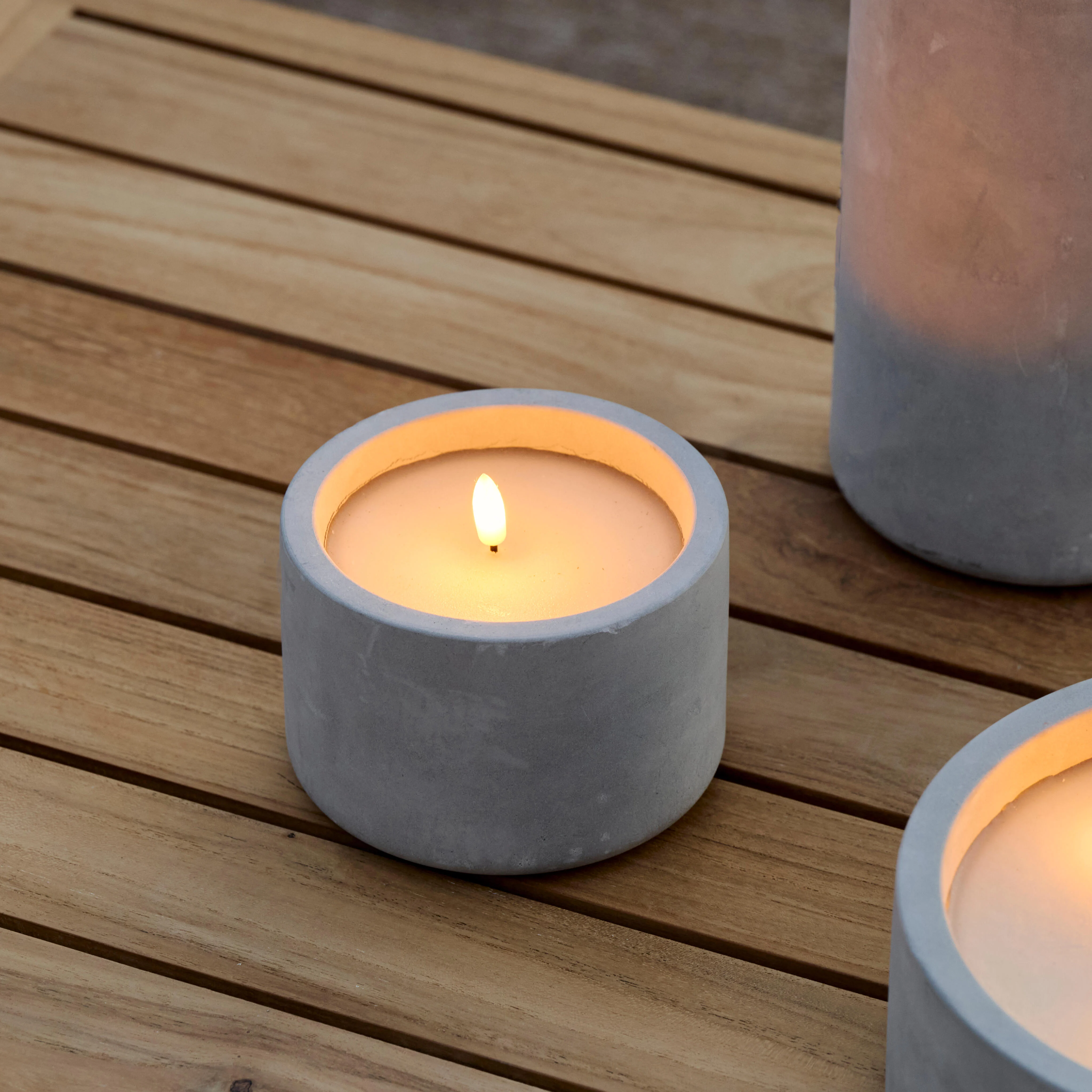 FUEGO Solar ledkaars lichtgrijsH 8 cm - Ø 12 cm