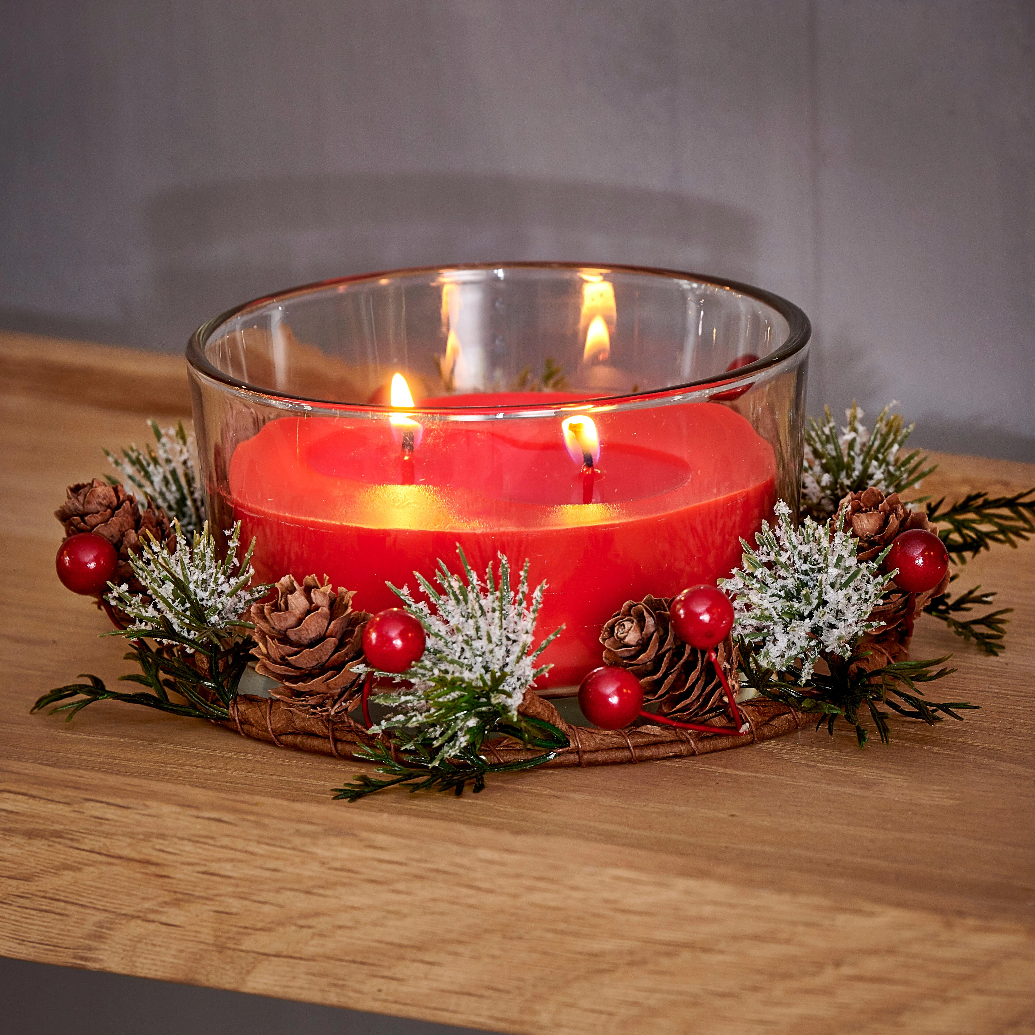 XMAS Kaars met deco roodH 4 x B 15,5 x L 15,5 cm