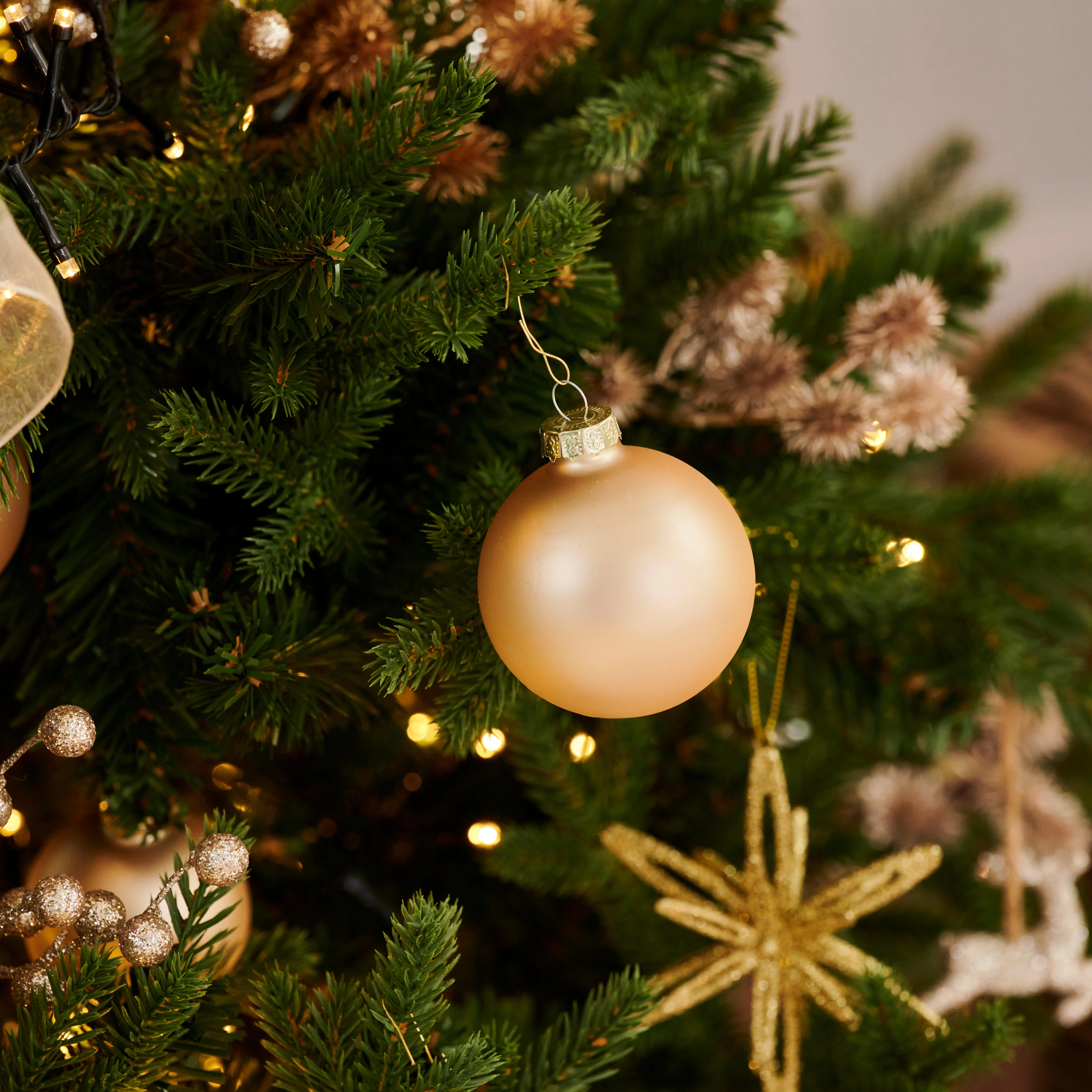 GOLD Kerstbal set van 12 goudØ 6 cm