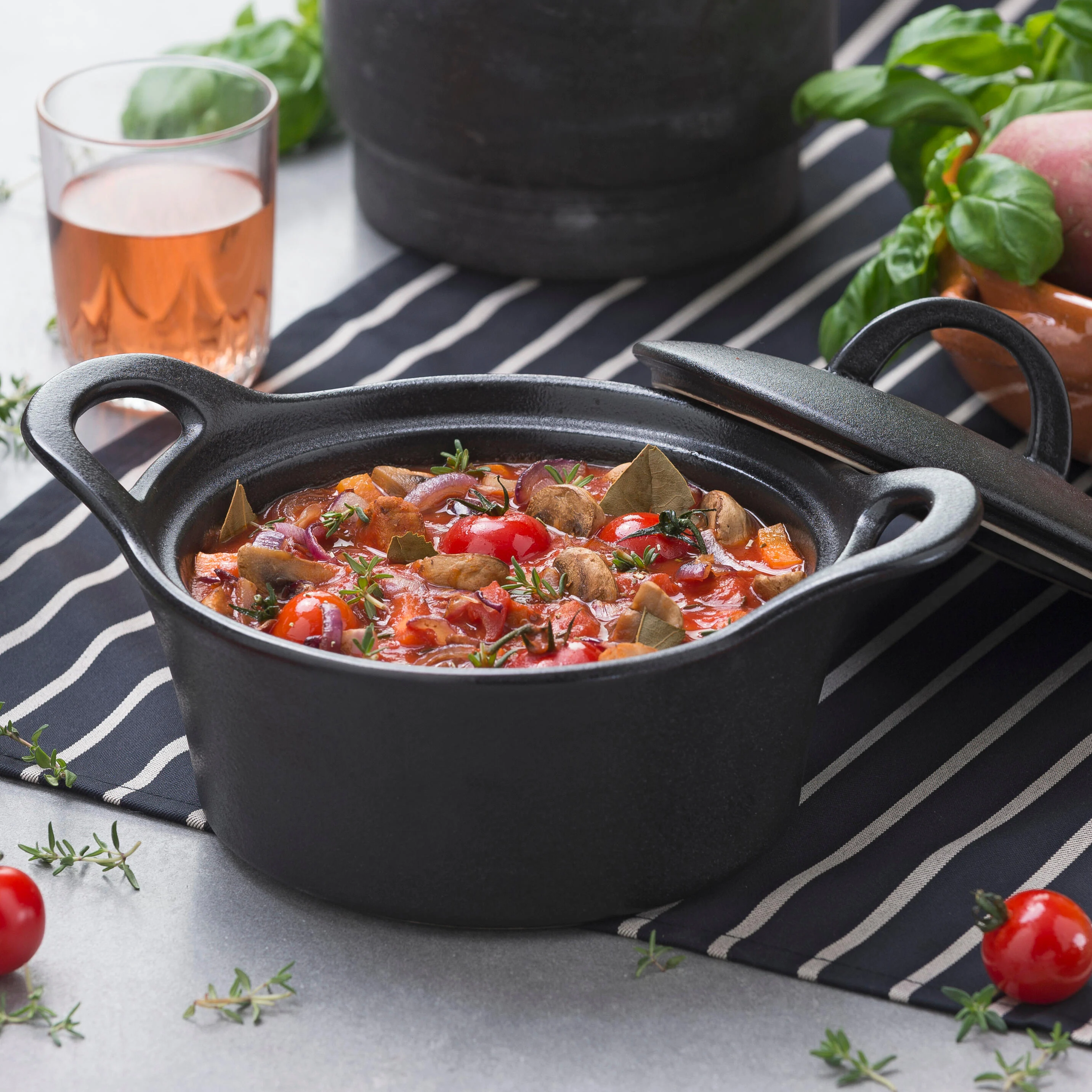 FERO Ovenpot met deksel 80 CL zwartH 9 cm - Ø 23,5 cm