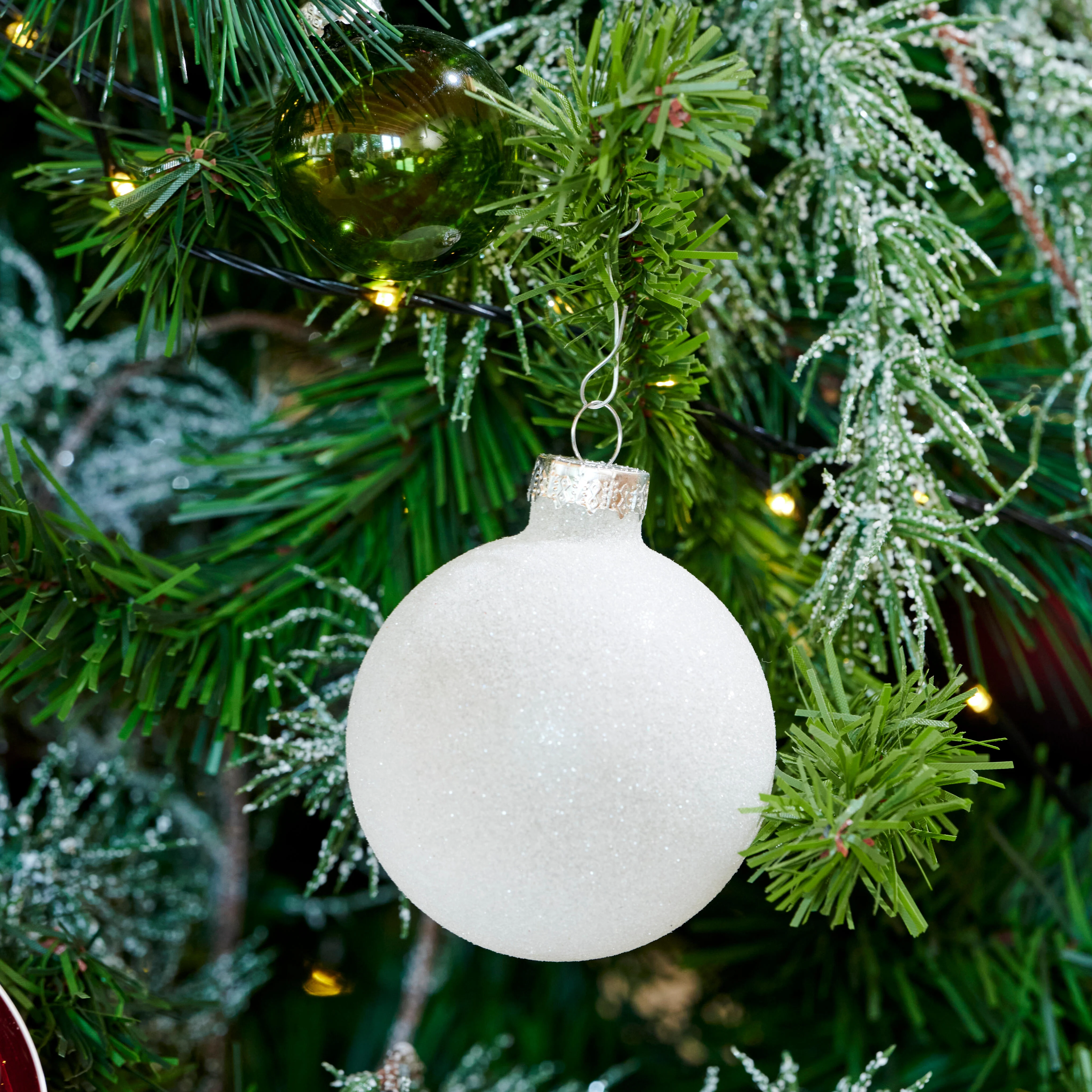 WHITE Kerstbal set van 12 witØ 6 cm