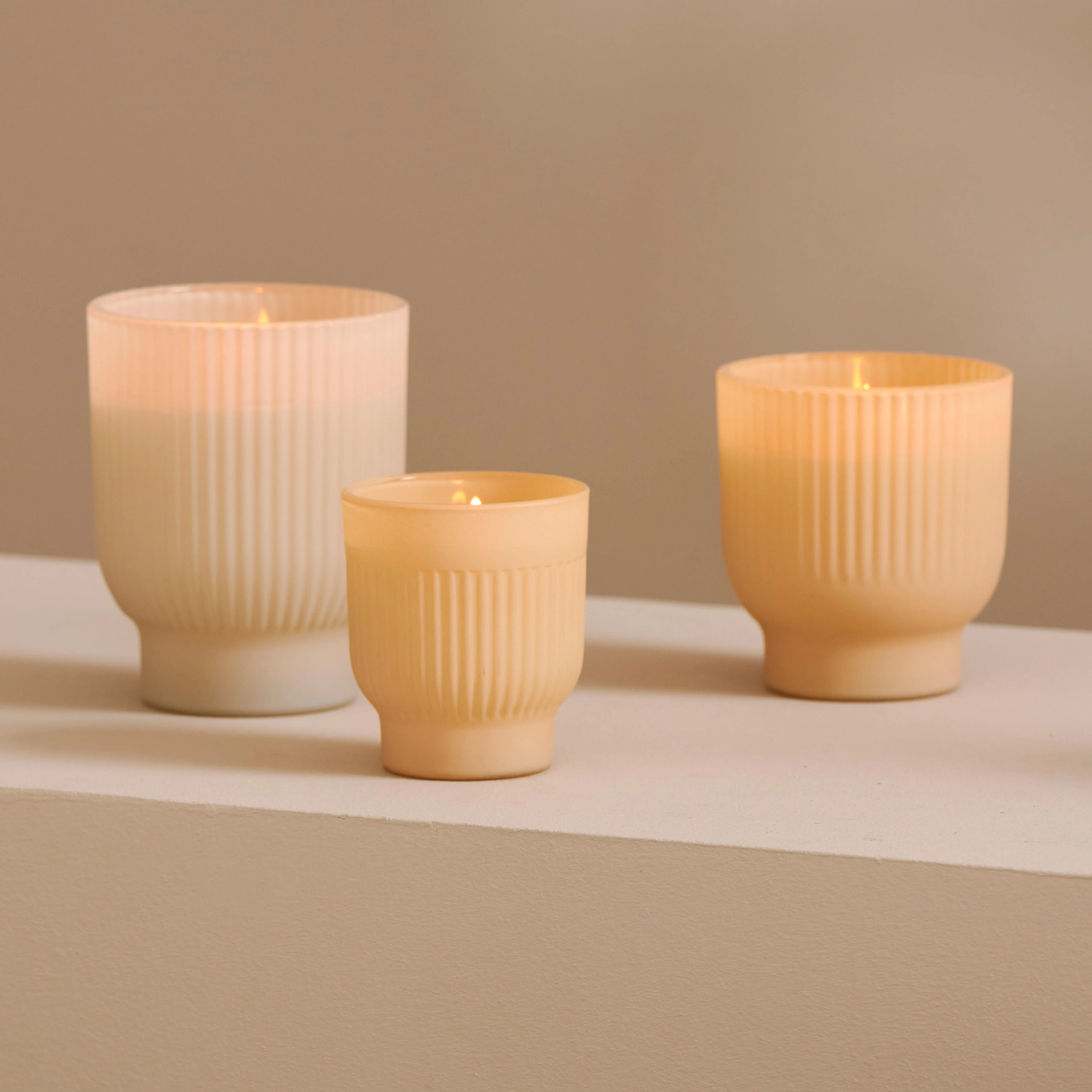 MONA  Geurkaars beigeH 8,5 cm - Ø 7,2 cm
