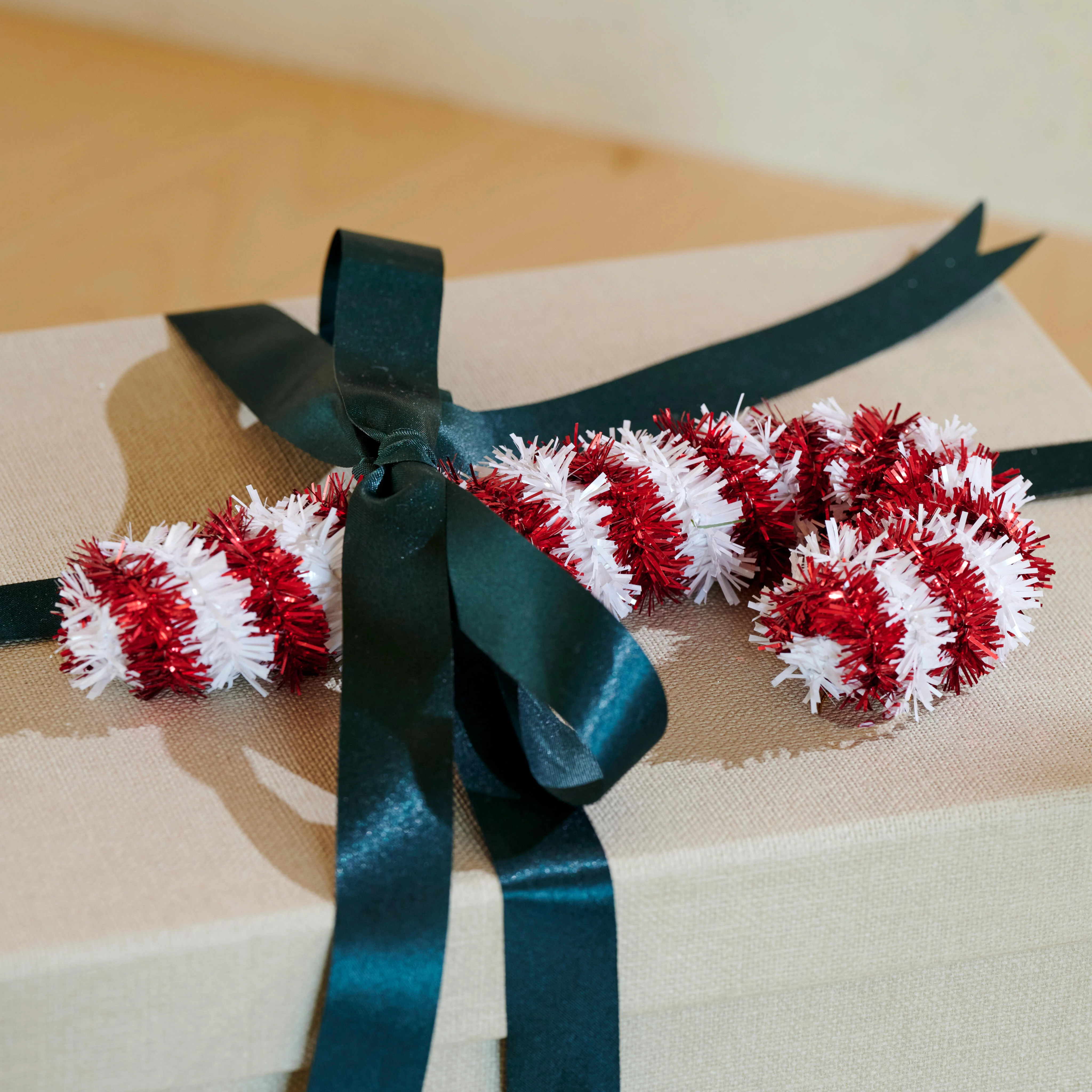 CANE Hangdecoratie wit, roodB 7,5 x L 17,5 x D 2 cm