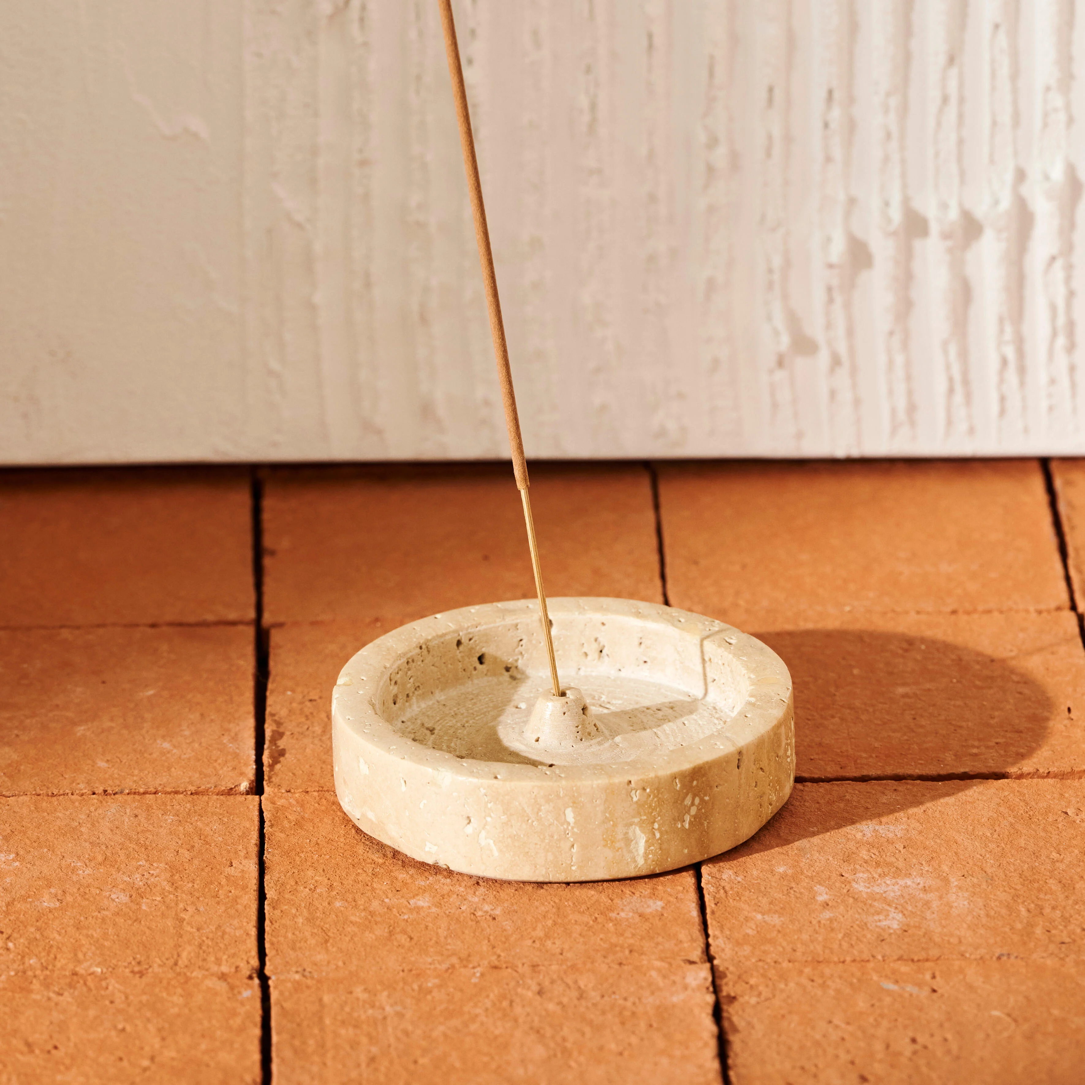 ESCAPE WIEROOKHOUDER WIEROOKHOUDER TRAVERTIN beigeH 2,5 cm - Ø 10,5 cm