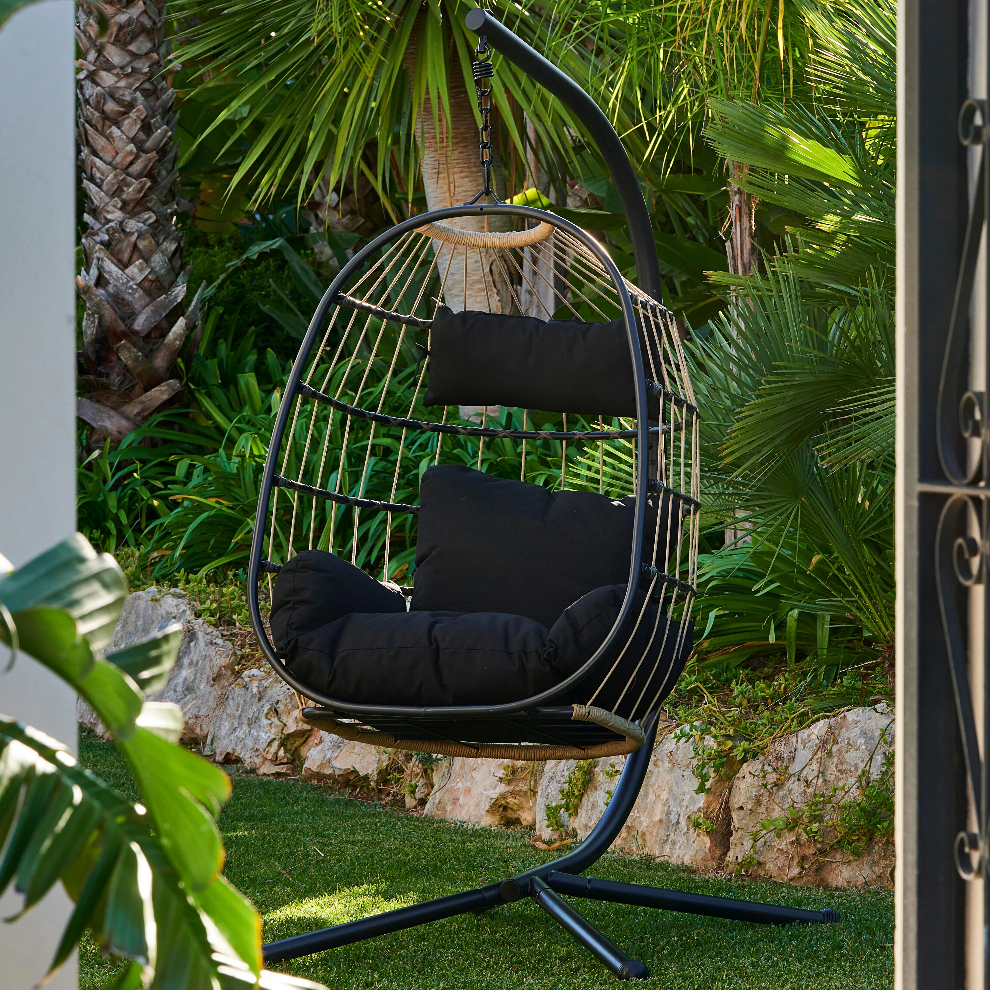 BAZAI Hangstoel met staander zwartH 190 x B 110 x D 96 cm